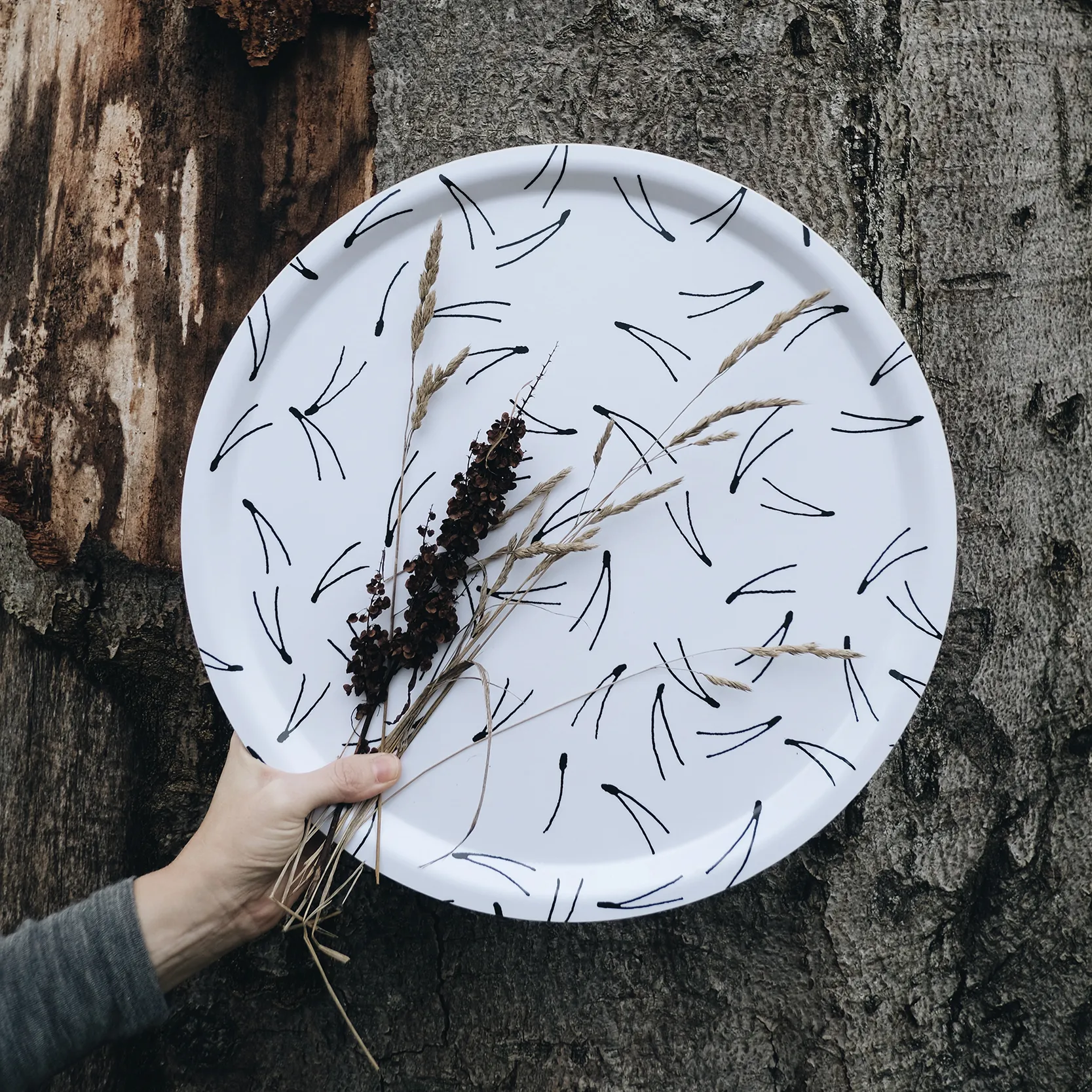 Barr tarjotin Ø 38 cm, Musta-valkoinen Fine Little Day