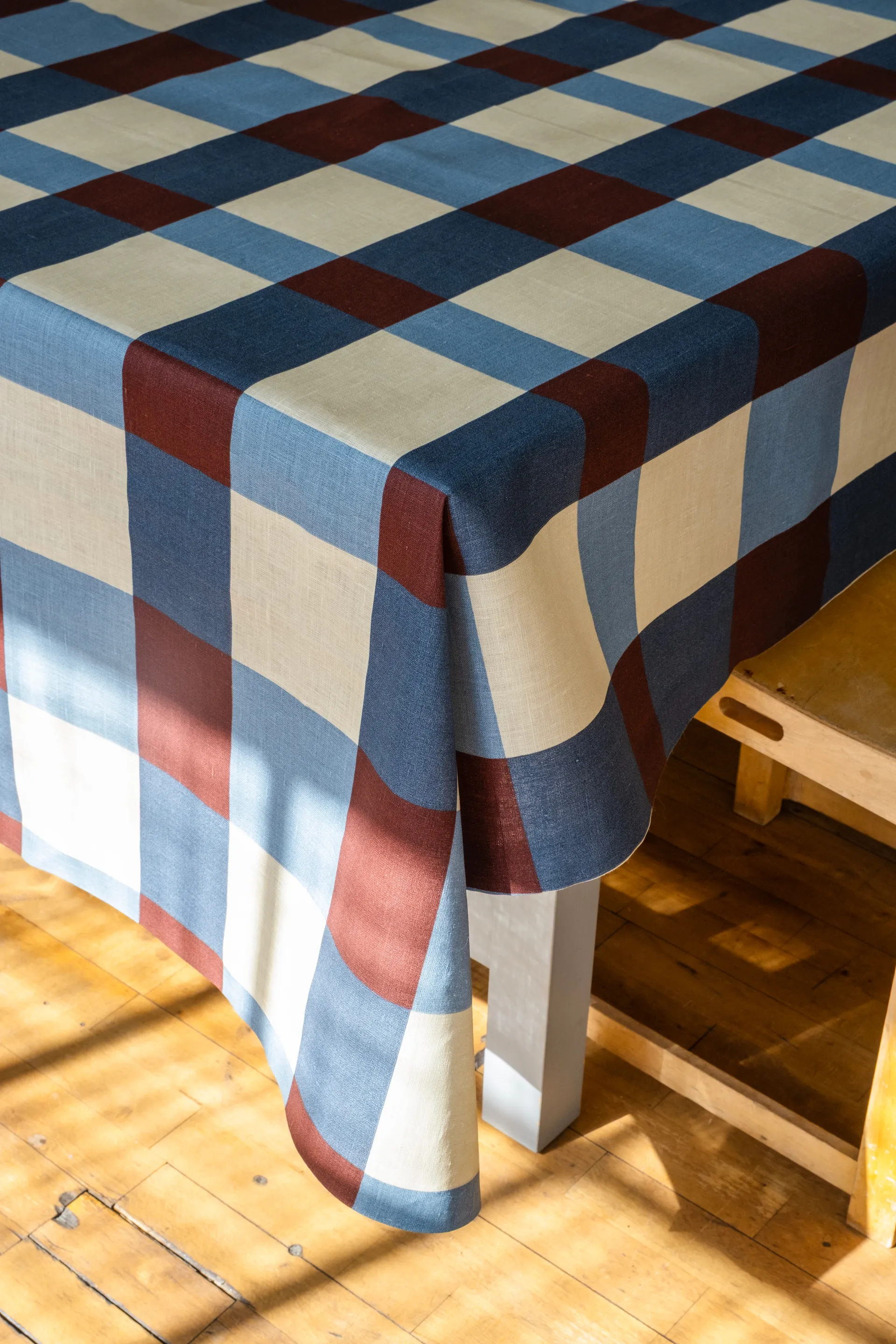 Fält pöytäliina 149x250 cm, Luumu Fine Little Day