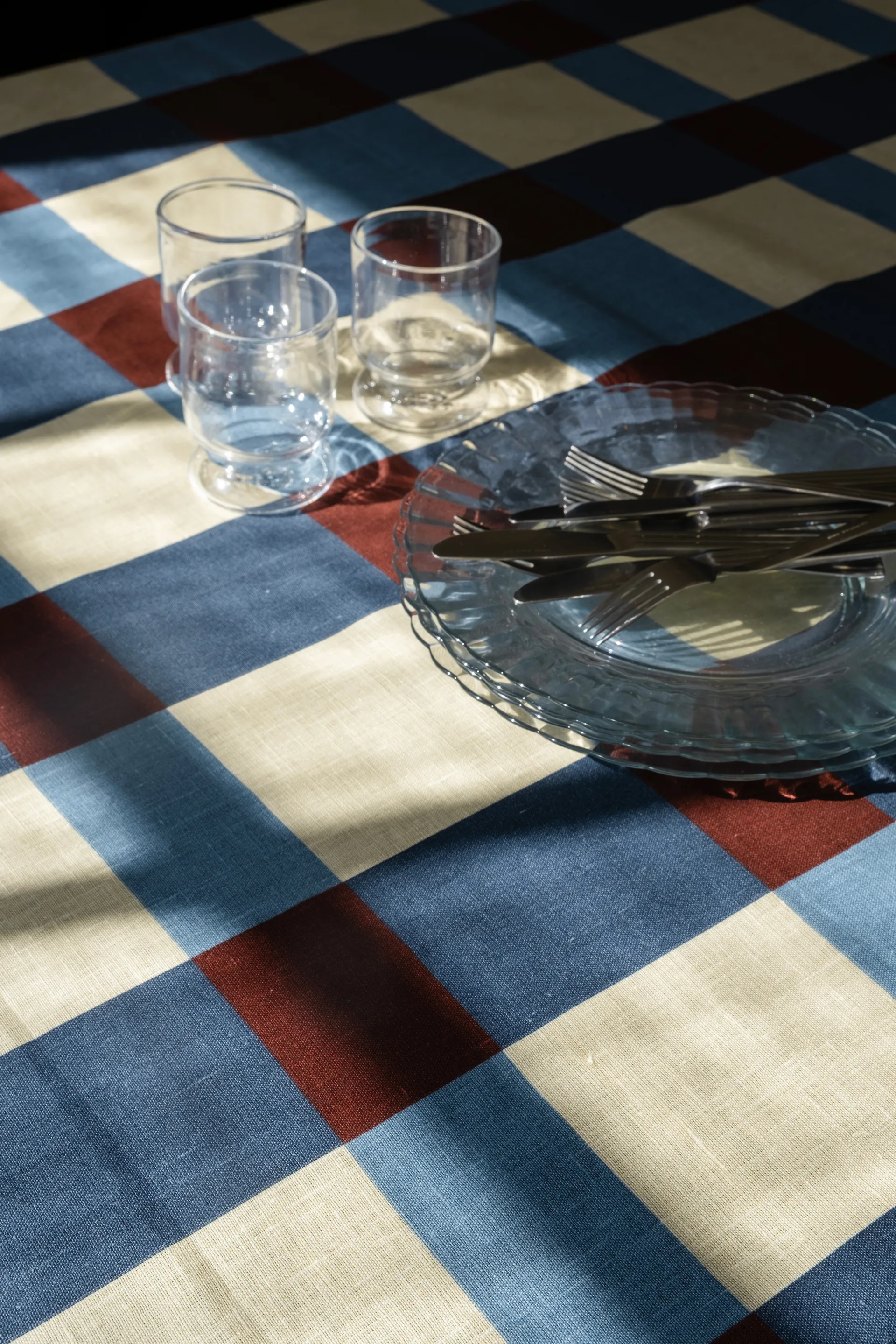 Fält pöytäliina 149x250 cm, Luumu Fine Little Day