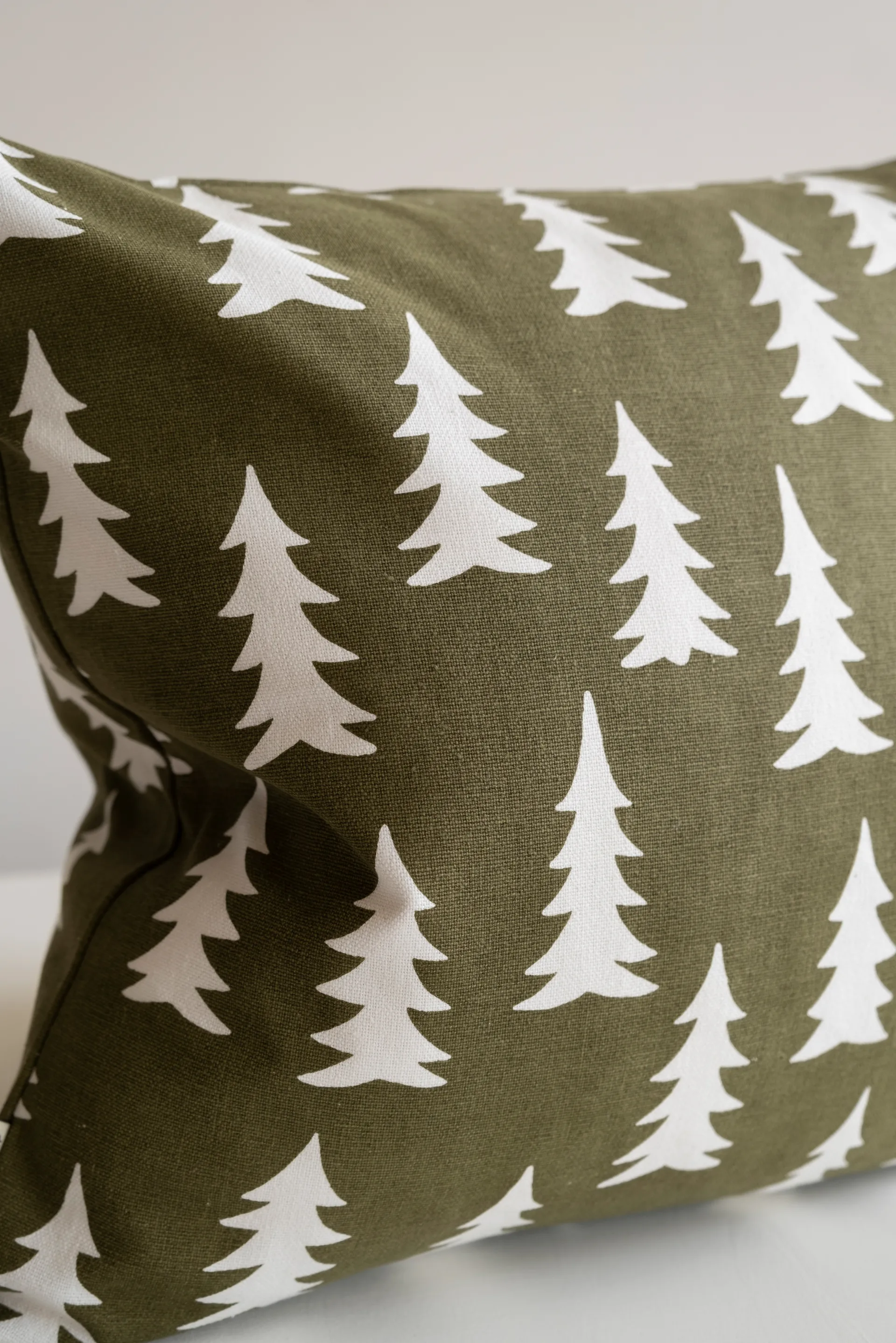 Gran tyynynpäällinen, Oliivinvihreä Fine Little Day