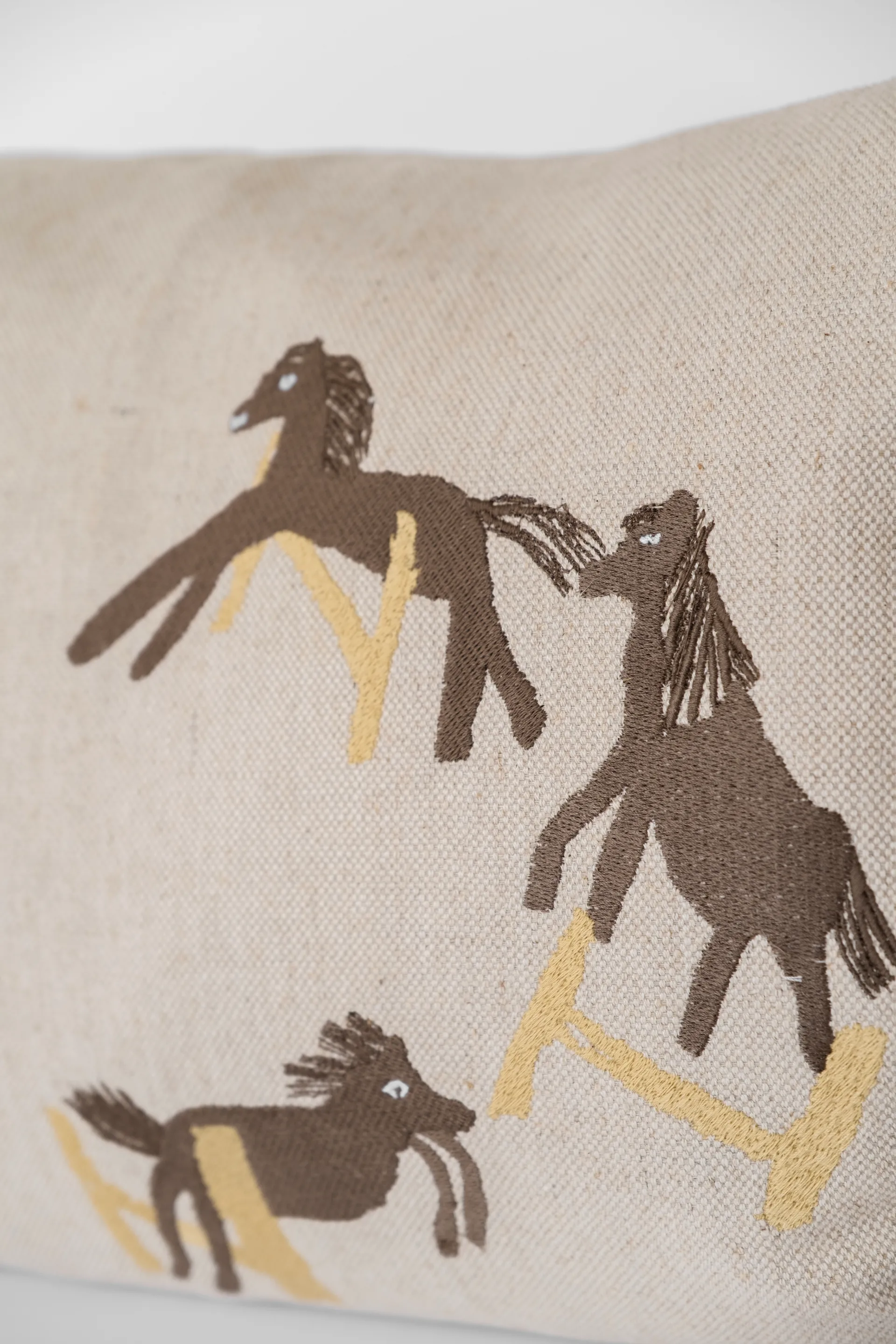 Jumping horse tyynynpäällinen 38x58 cm, Luonnollinen Fine Little Day