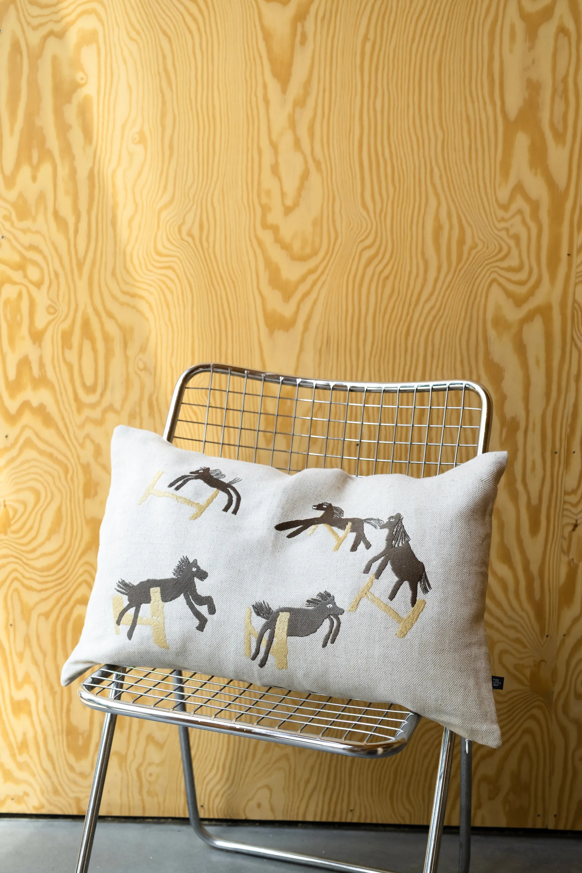Jumping horse tyynynpäällinen 38x58 cm, Luonnollinen Fine Little Day