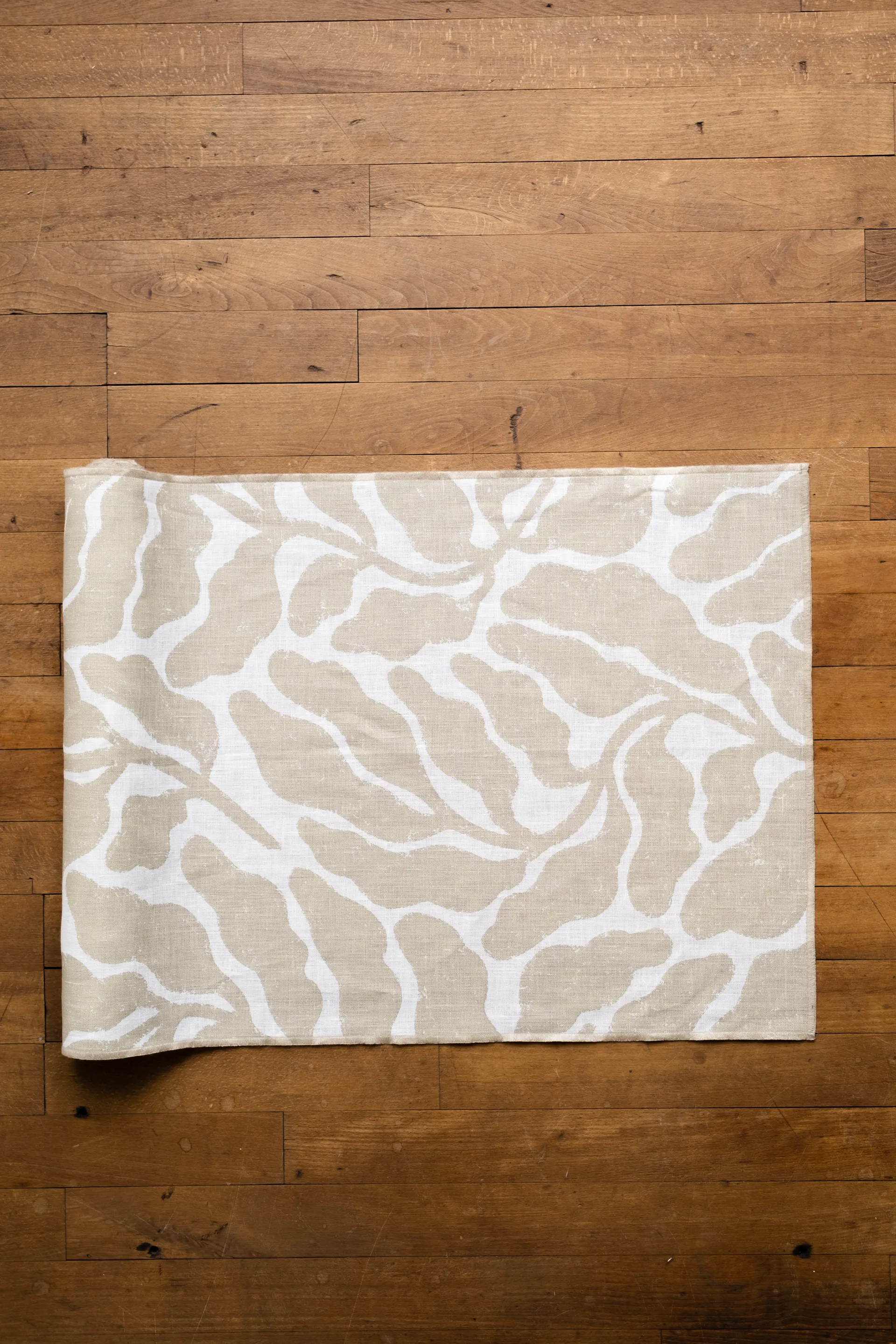Leaves juoksija 45x180 cm, Hiekka Fine Little Day