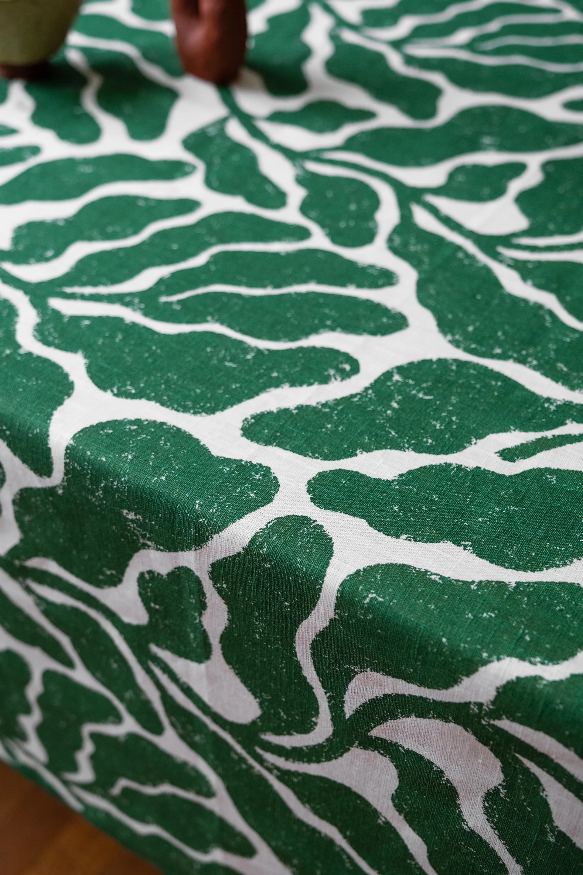Leaves pöytäliina, Green, 149 x 250 cm Fine Little Day