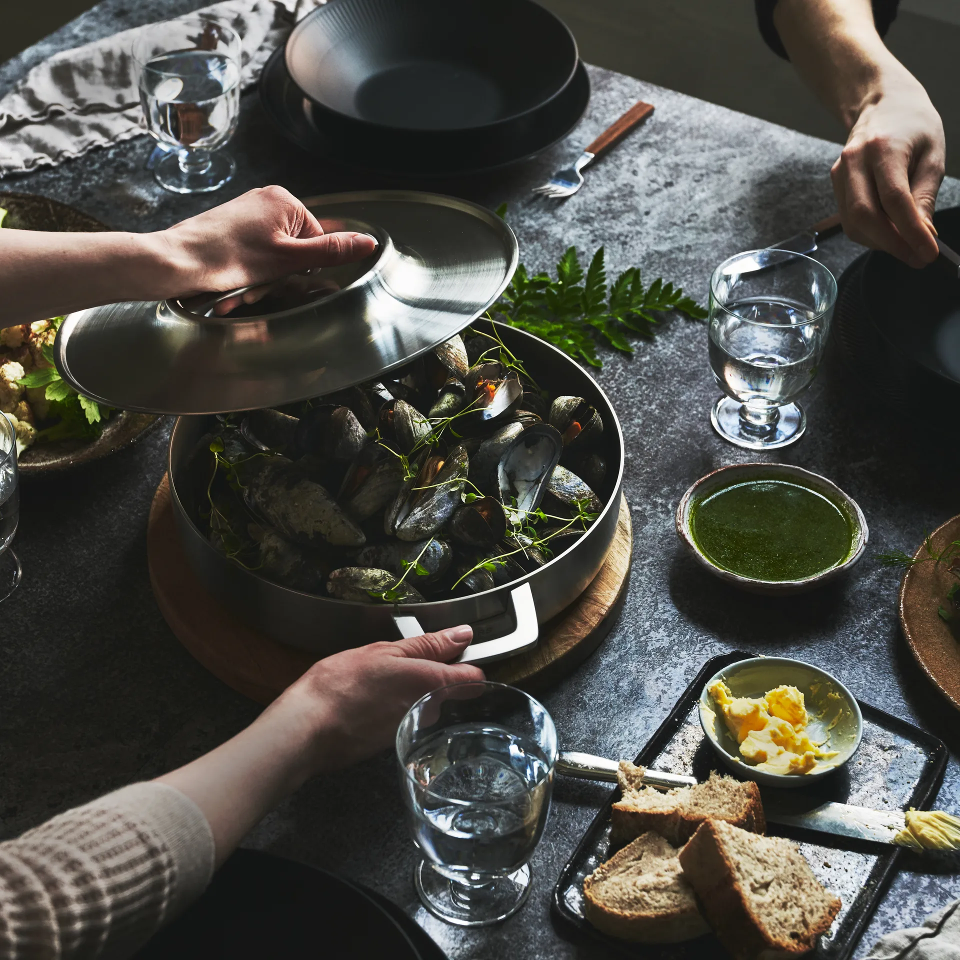 Norden uunipannu ruostumaton teräs, 28 cm Fiskars