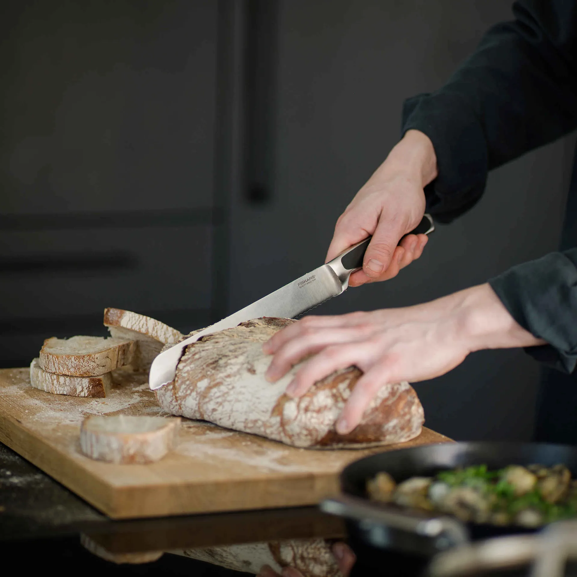 Royal leipäveitsi, 23 cm Fiskars