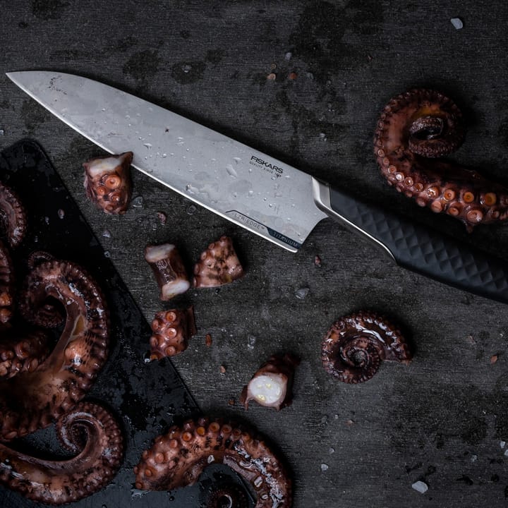Titanium kokkiveitsi 20 cm, Musta Fiskars