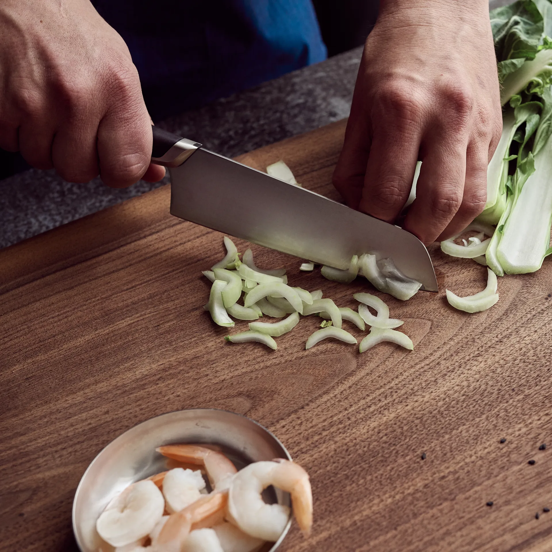 Titanium santokuveitsi 16 cm, Musta Fiskars