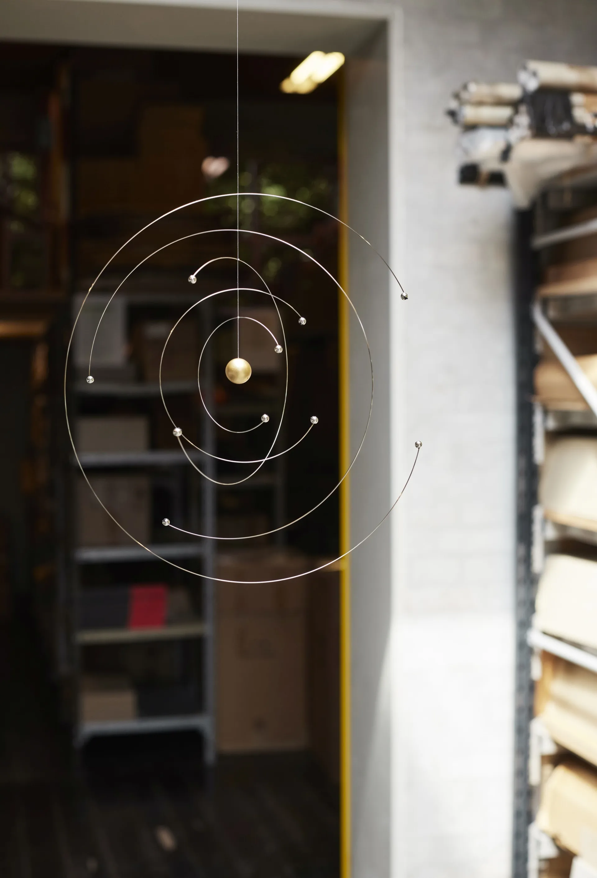 Niels Bohr Atom Model mobile, monivärinen Flensted Mobiles