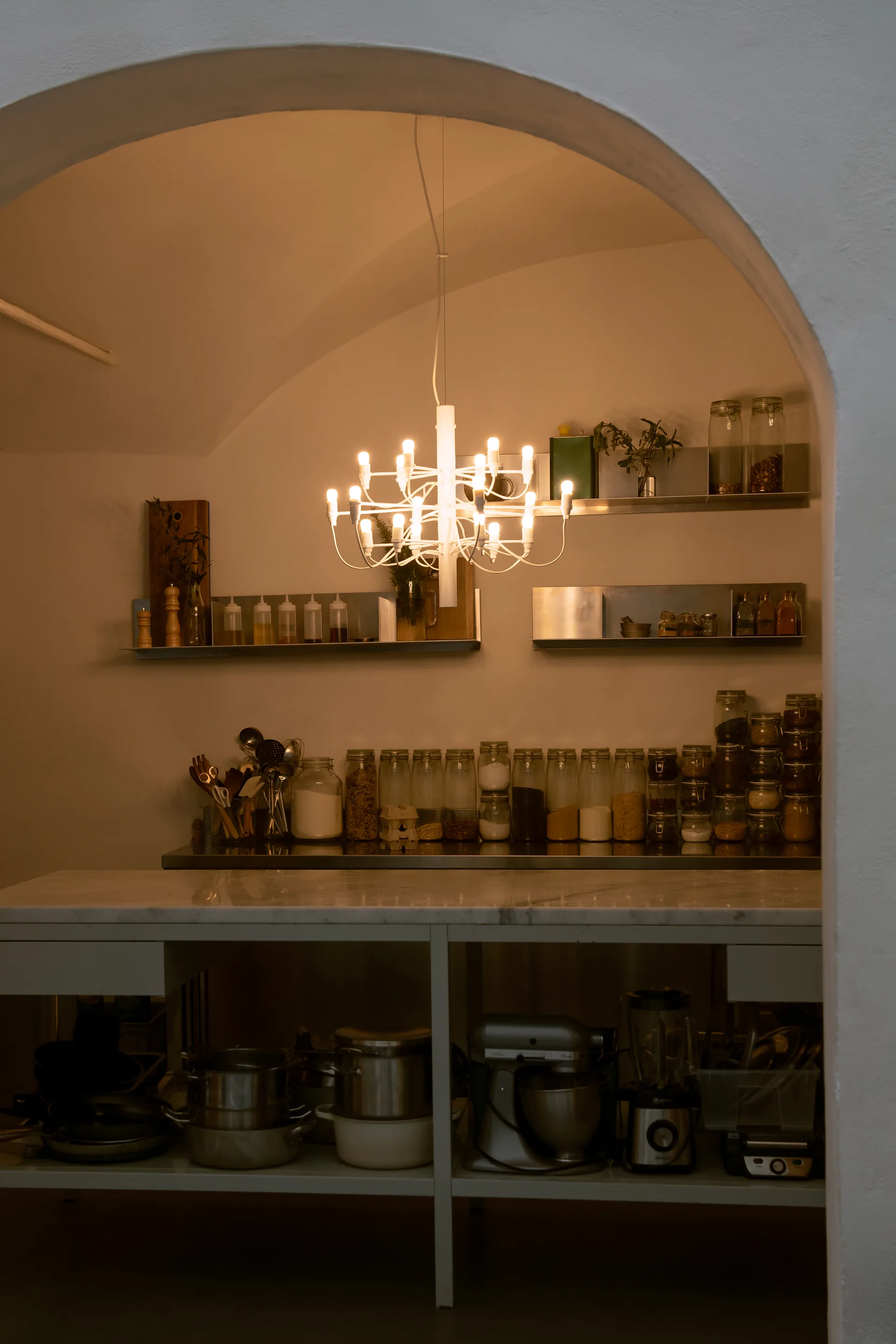 2097 Sarfatti kattokruunu, Mattavalkoinen 18 lamppua Flos