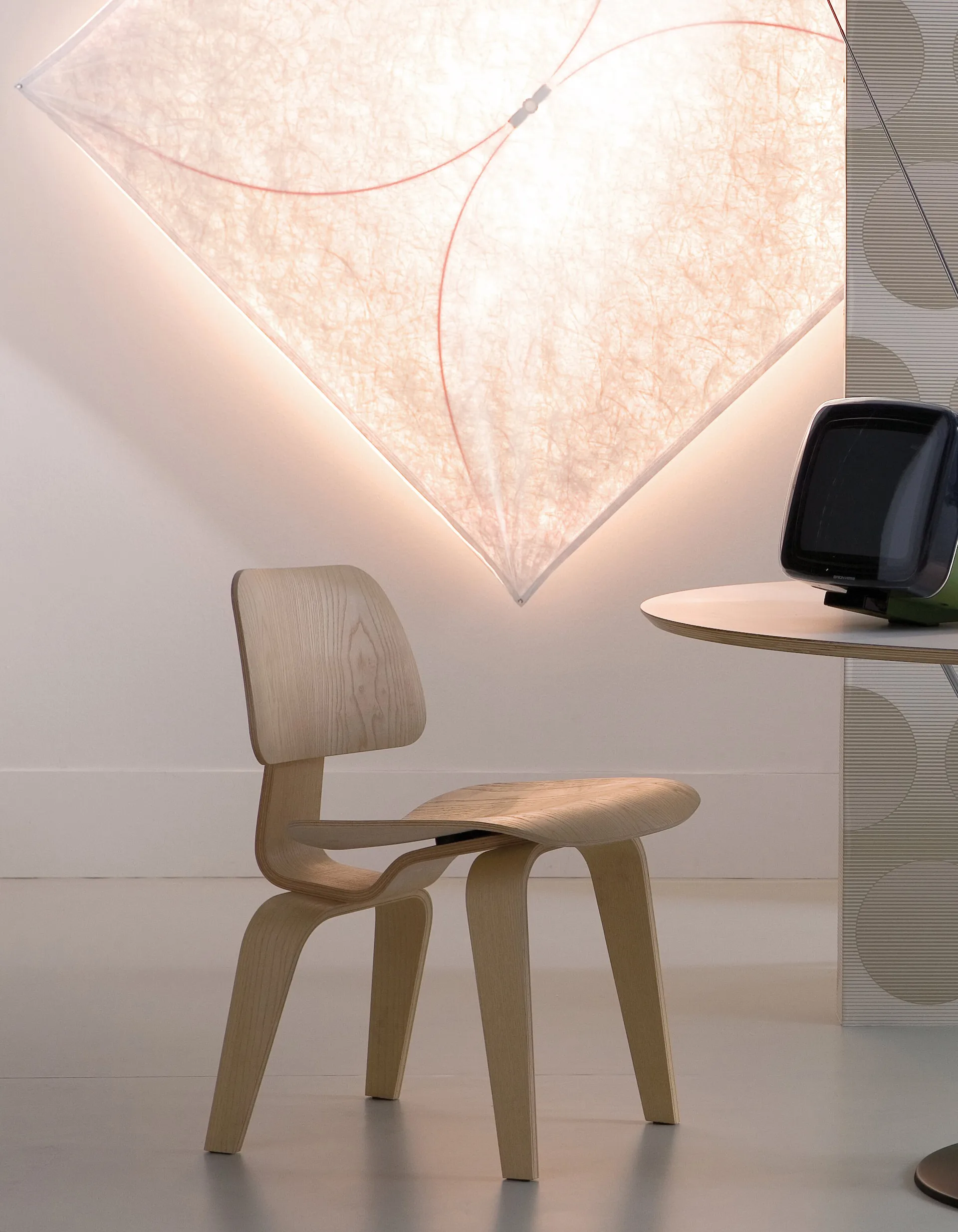 Ariette 2 seinävalaisin, Valkoinen tekstiili/teräsrunko Flos