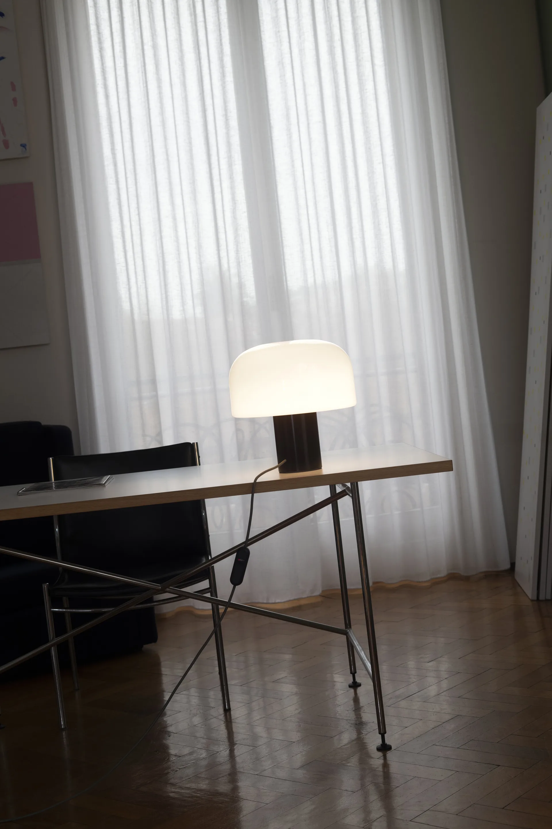 Bellhop Glass T pöytälamppu, Choko Flos