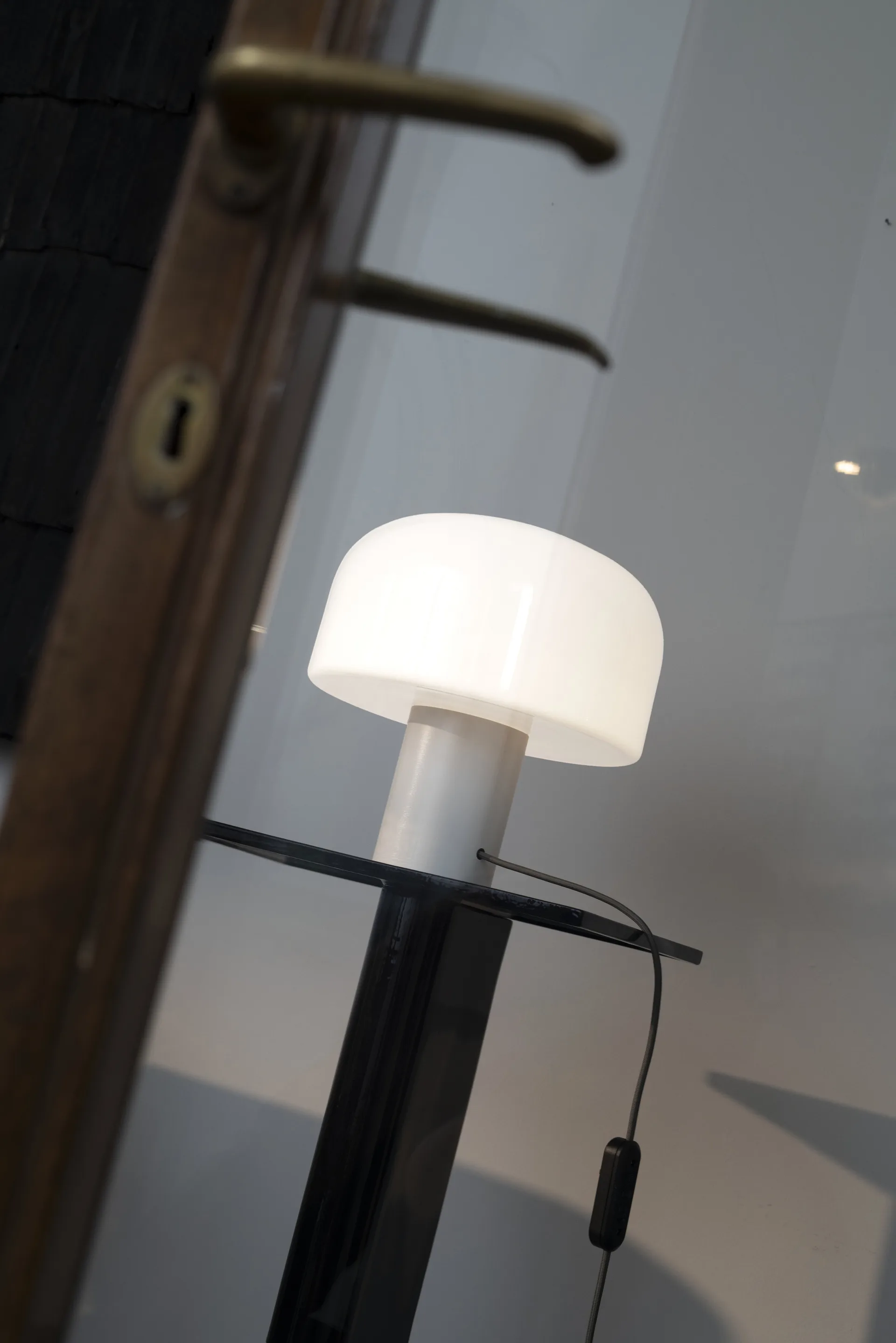 Bellhop Glass T pöytälamppu, White Flos