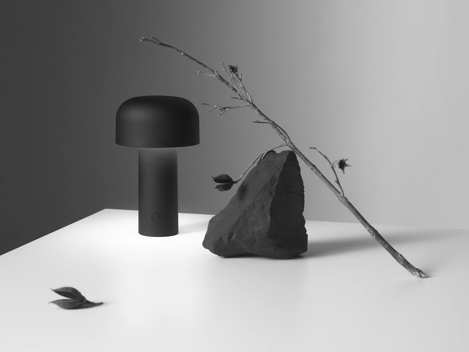 Bellhop kannettava pöytävalaisin, Matte black Flos