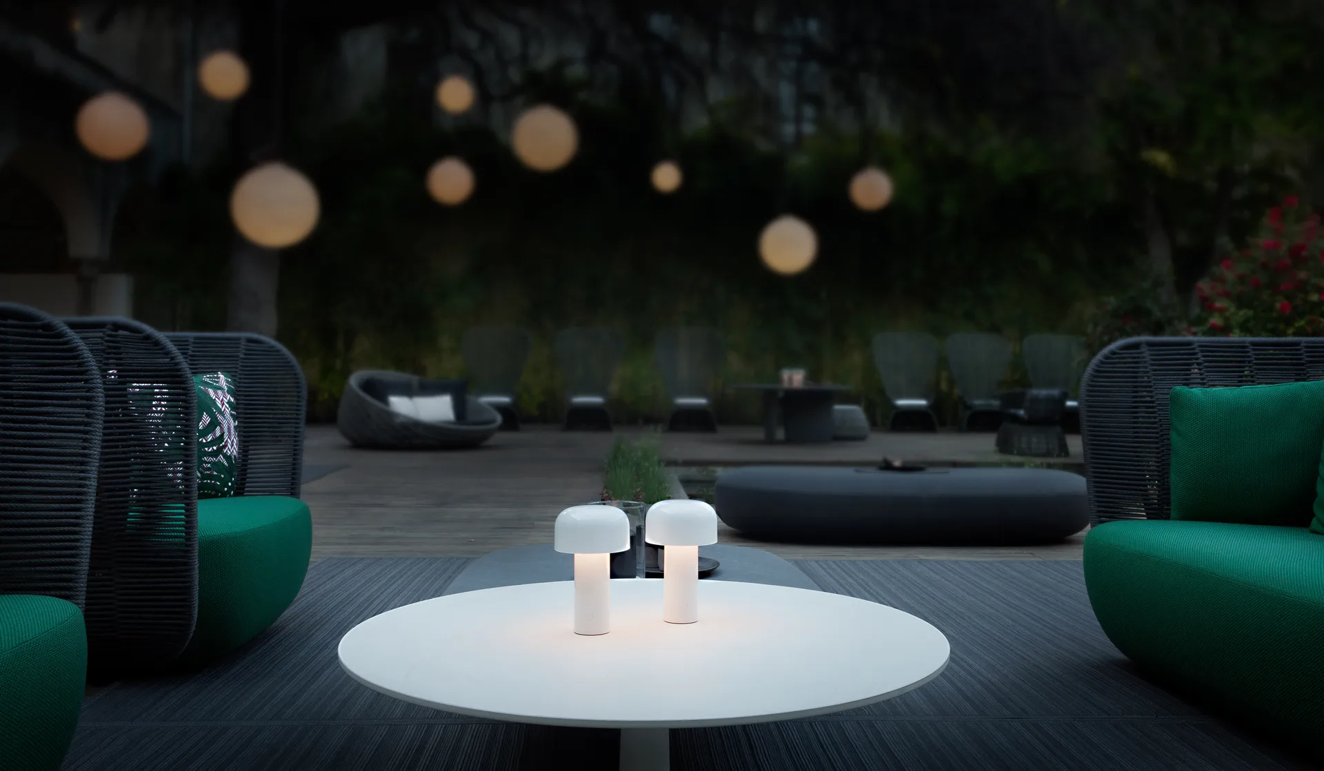 Bellhop kannettava pöytävalaisin, White Flos