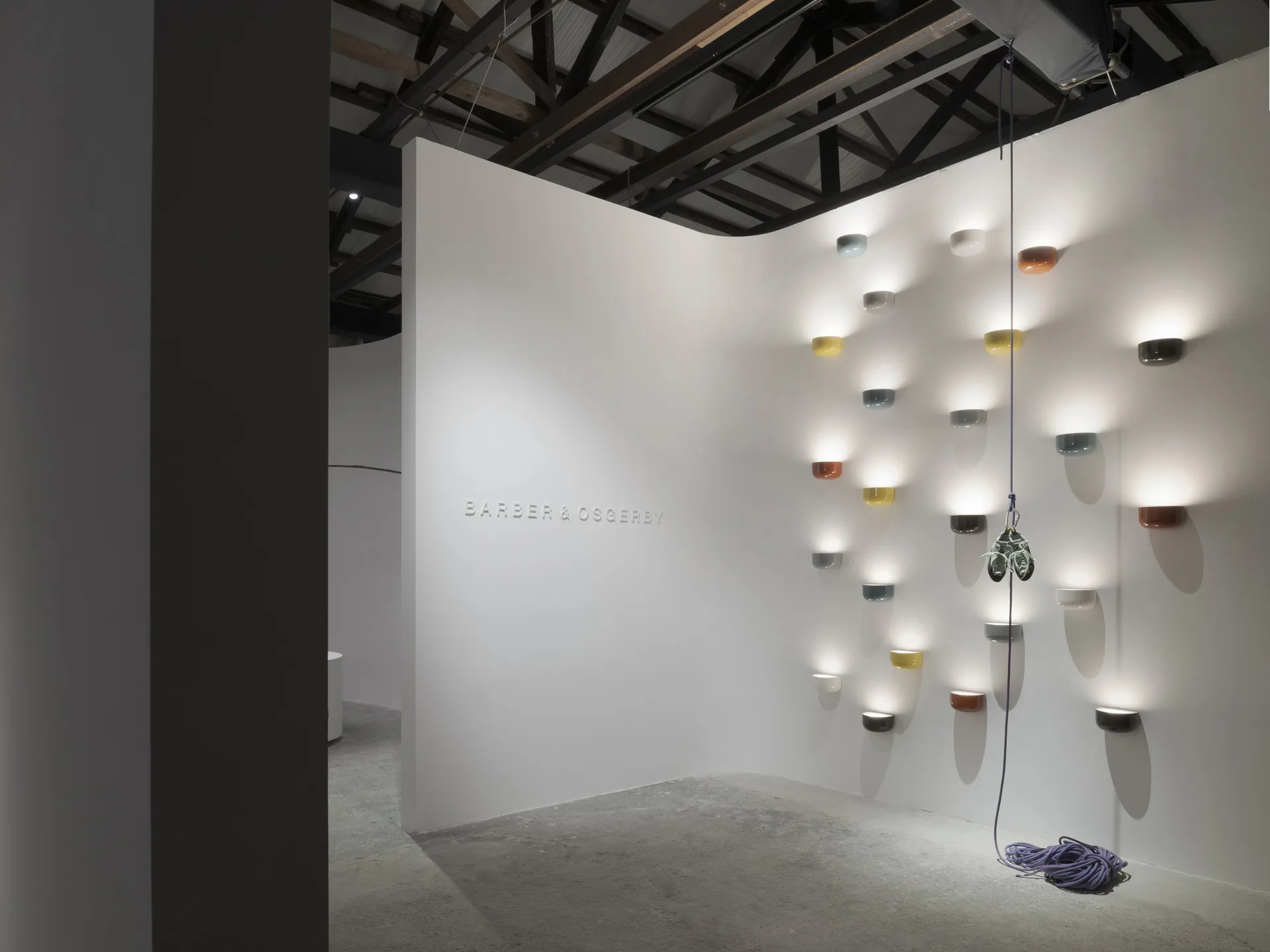 Bellhop Wall Up seinävalaisin, Yellow Flos