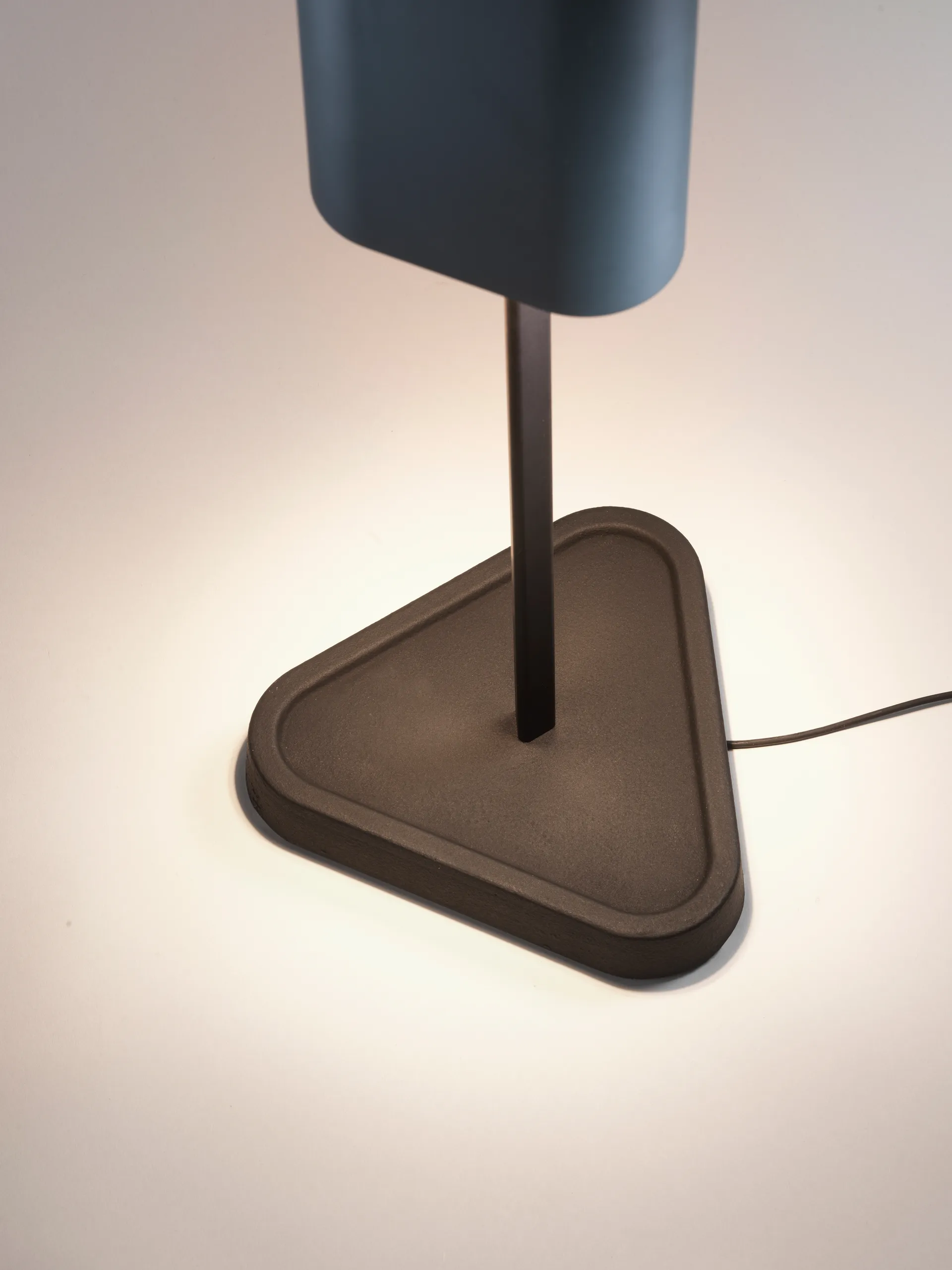 EMI pöytälamppu 114 cm, Deep blue Flos