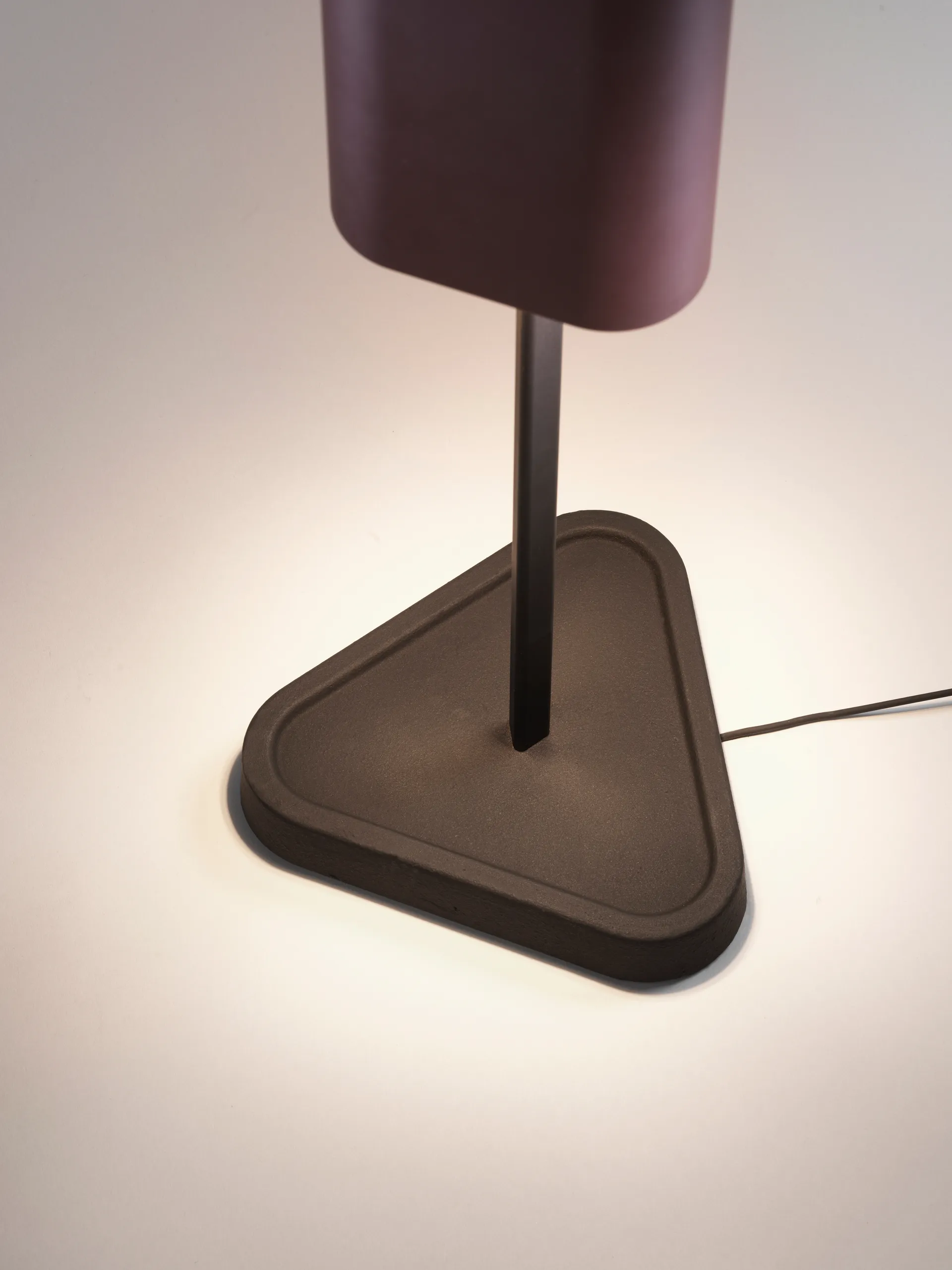 EMI pöytälamppu 114 cm, Deep red Flos