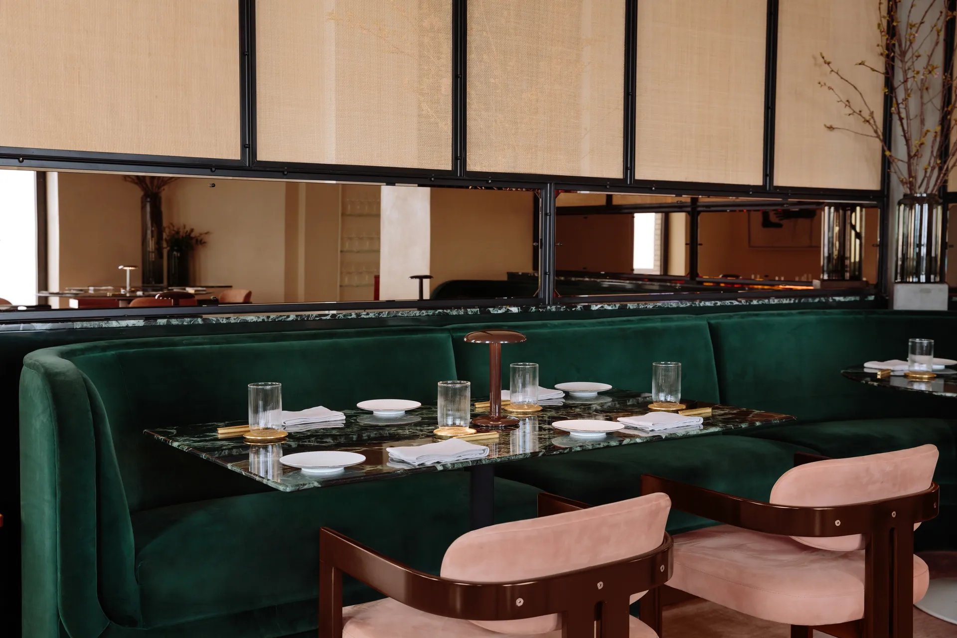 Gustave Residential kannettava pöytävalaisin, Lacquered brown Flos