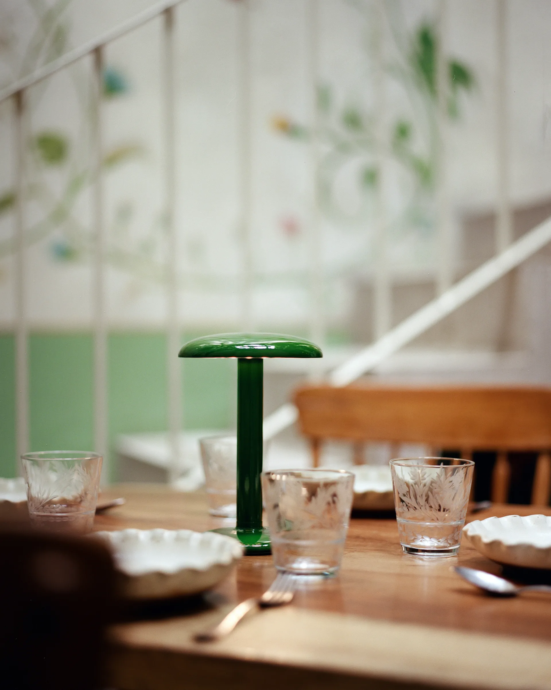 Gustave Residential kannettava pöytävalaisin, Lacquered green Flos