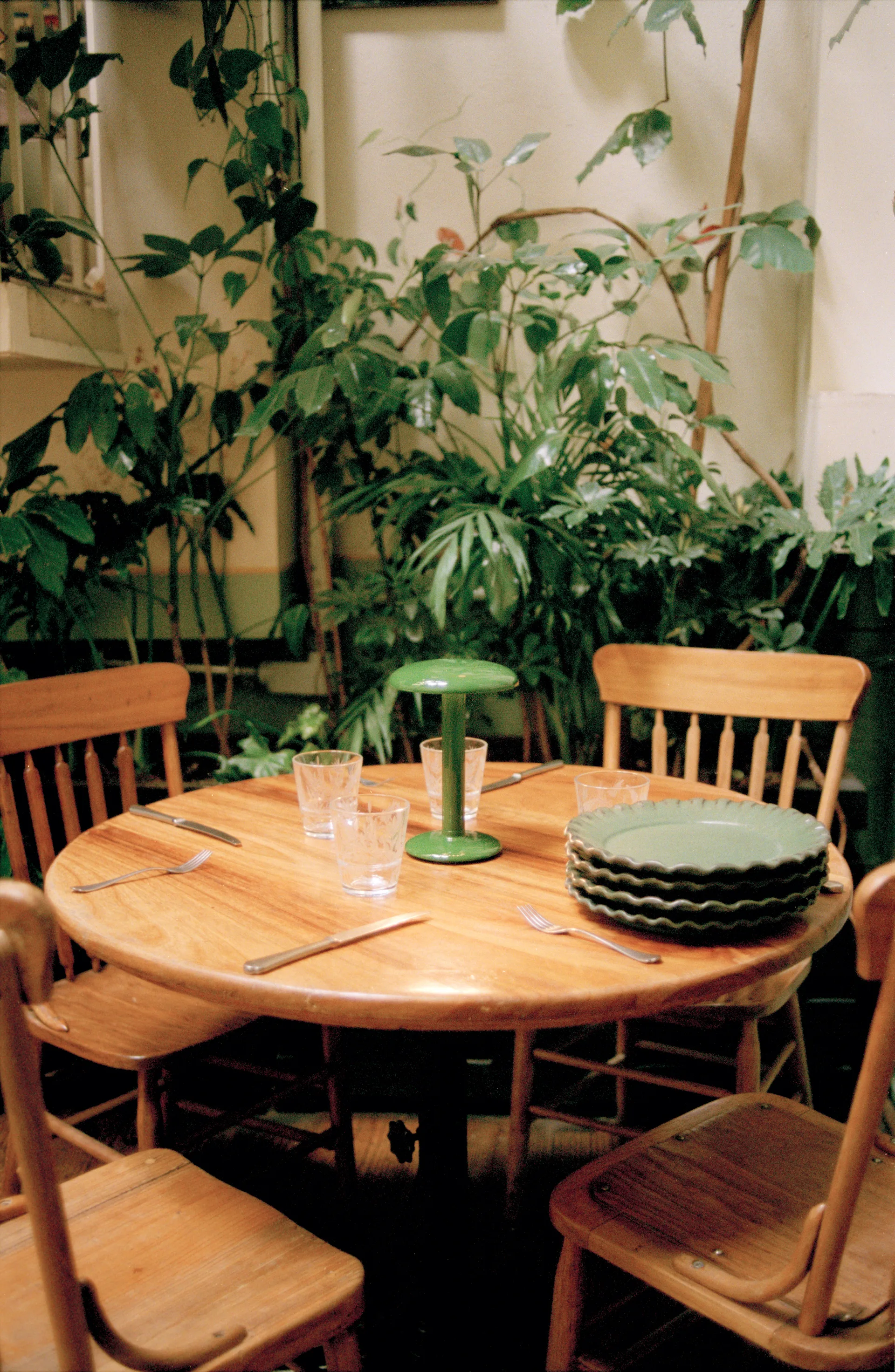 Gustave Residential kannettava pöytävalaisin, Lacquered green Flos