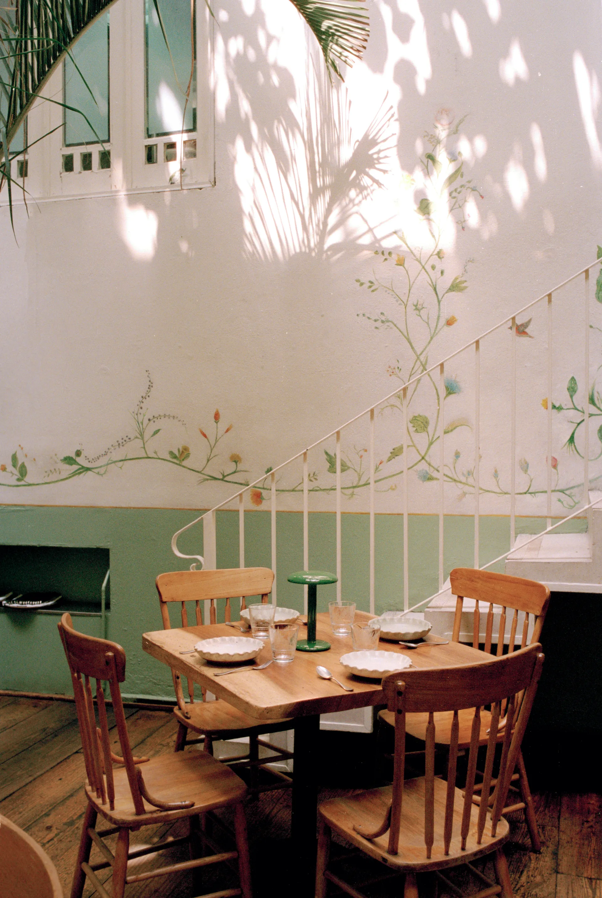 Gustave Residential kannettava pöytävalaisin, Lacquered green Flos