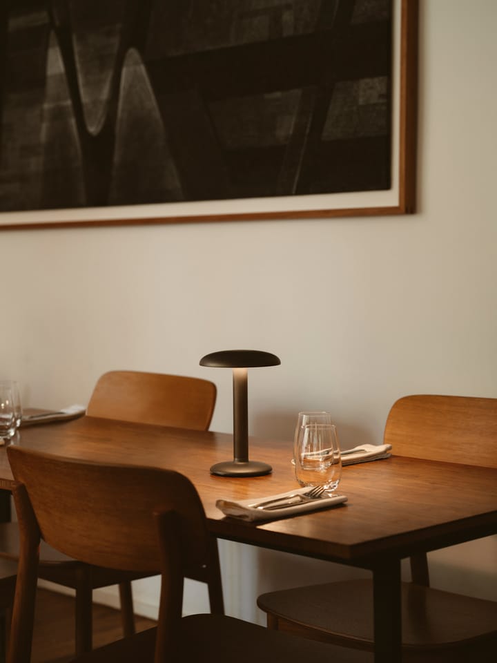 Gustave Residential kannettava pöytävalaisin, Matte anthracite Flos