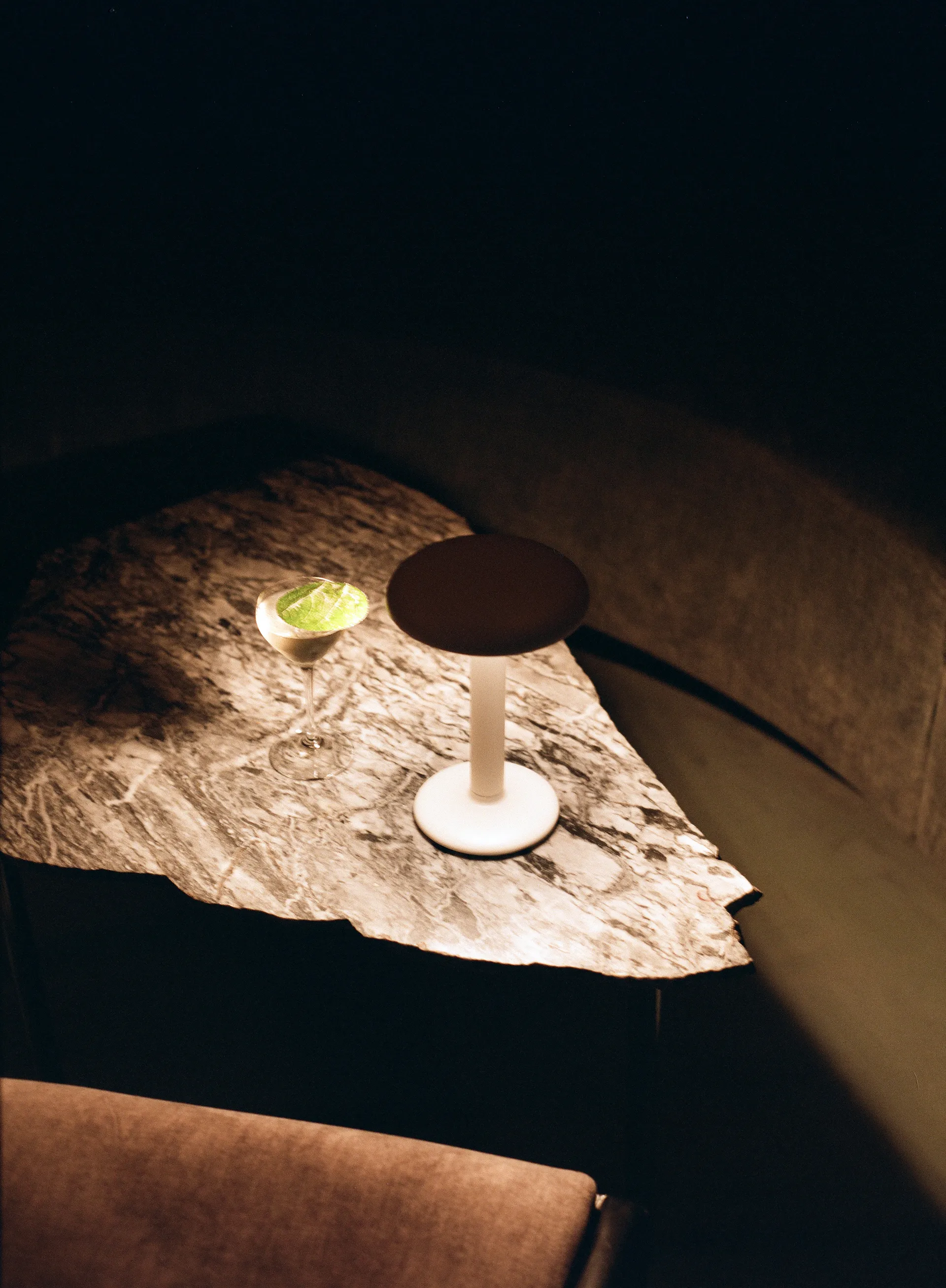 Gustave Residential kannettava pöytävalaisin, Matte white Flos