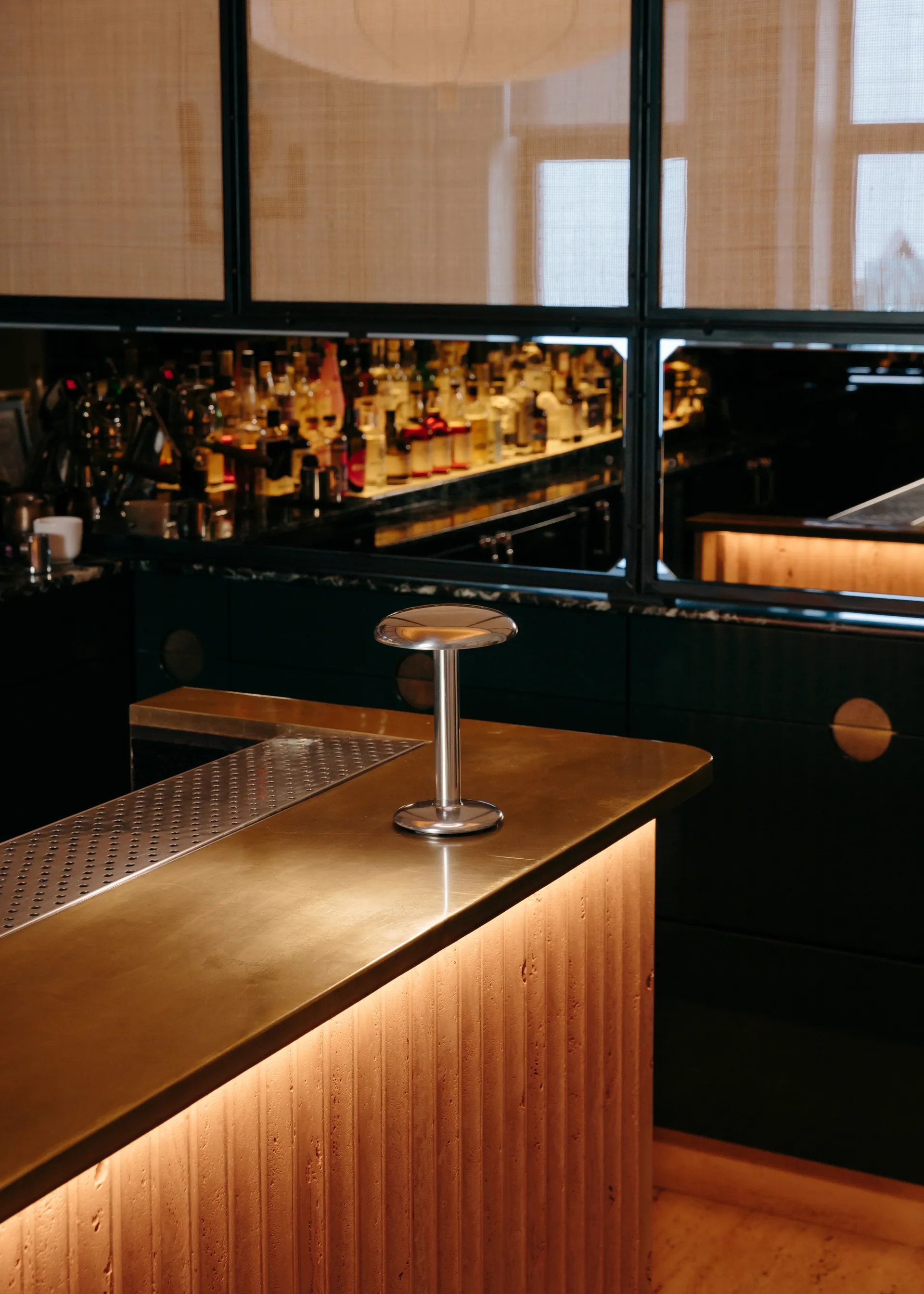 Gustave Residential kannettava pöytävalaisin, Polished silver Flos