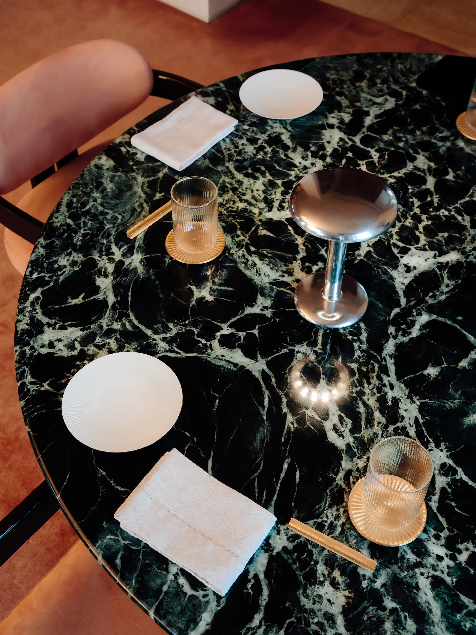 Gustave Residential kannettava pöytävalaisin, Polished silver Flos