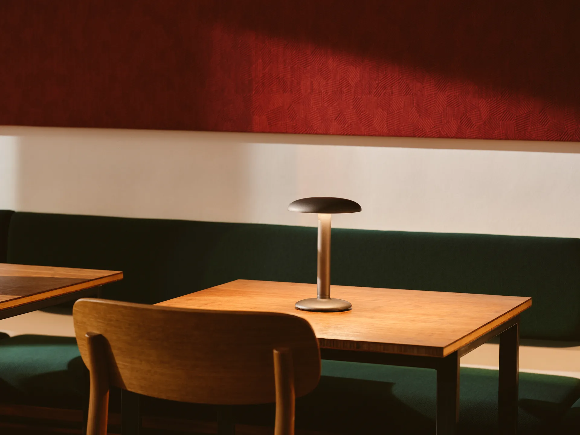 Gustave Residential kannettava pöytävalaisin, Raw aluminium Flos