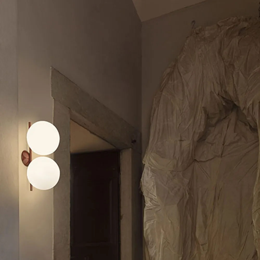 IC lights C/W1 Double seinävalaisin, Harjattu messinki opaliainen Flos