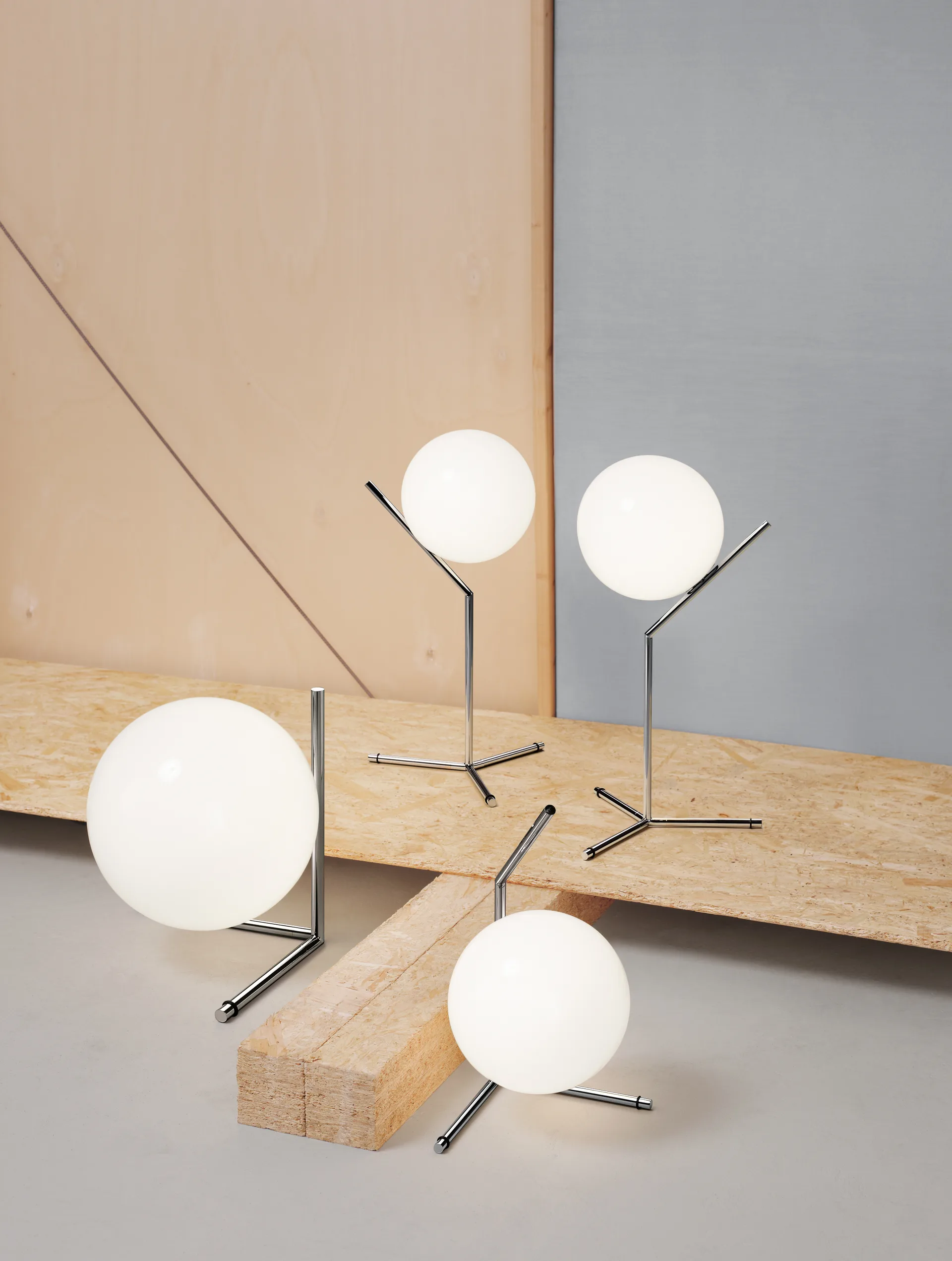 IC Lights T1 High pöytälamppu, Krom-opali Flos