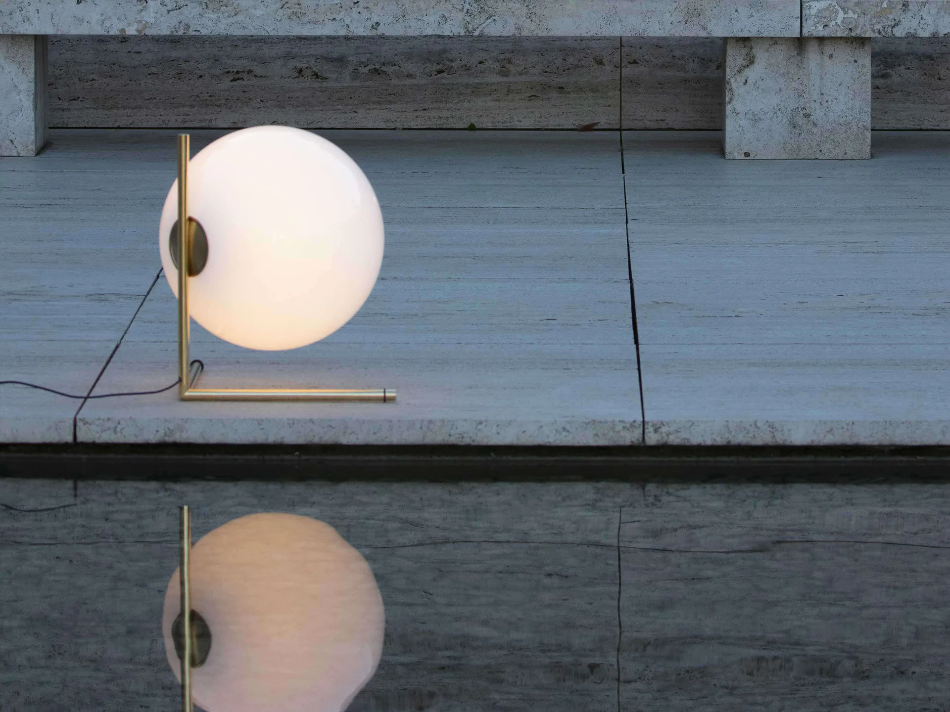 IC T3 pöytälamppu 52,4 cm, Gold Flos