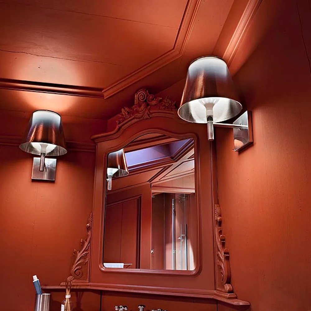 KTribe W seinävalaisin Flos