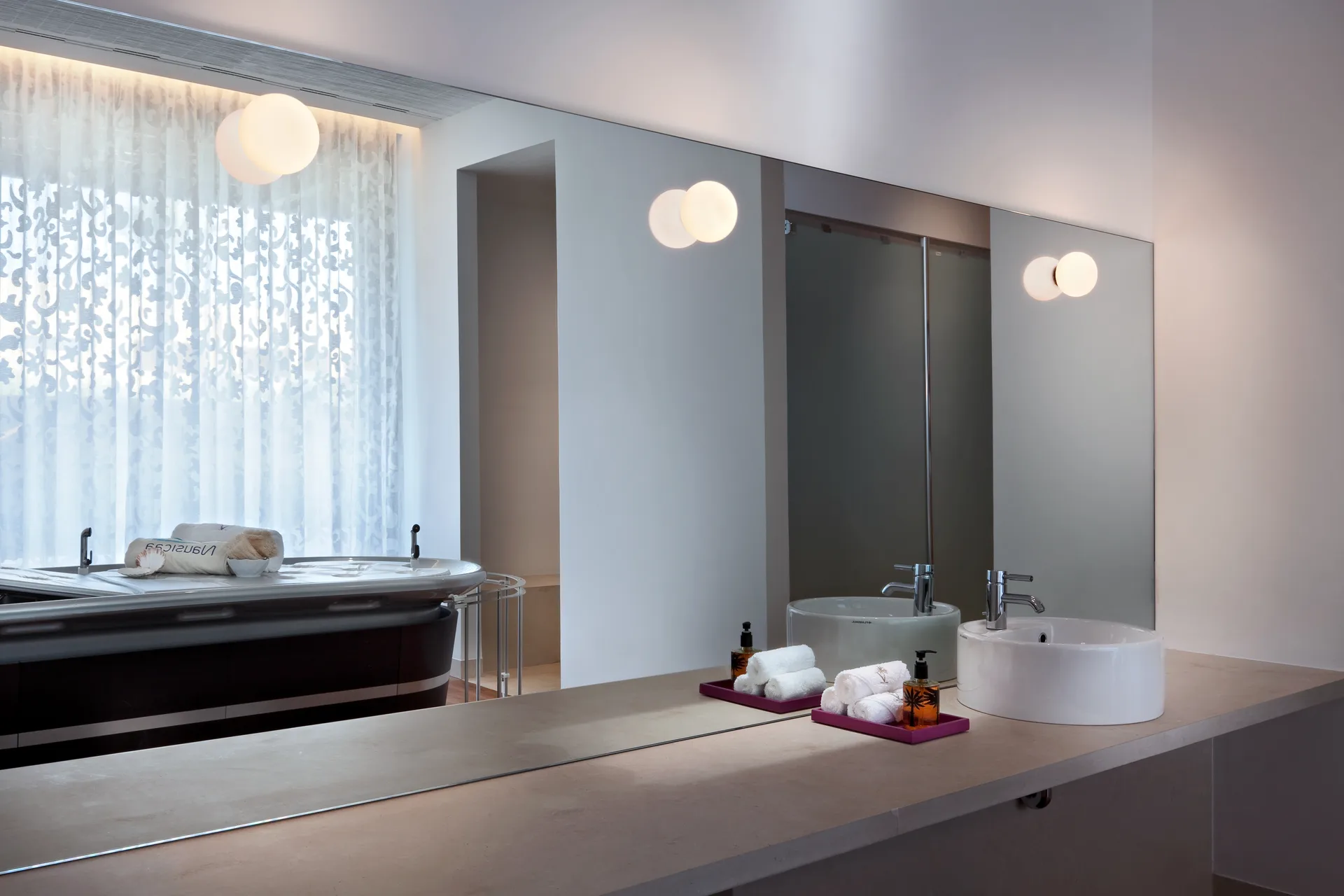 Mini Glo-Ball CW seinä- ja kattolamppu peiliasennus, Valkoinen Flos