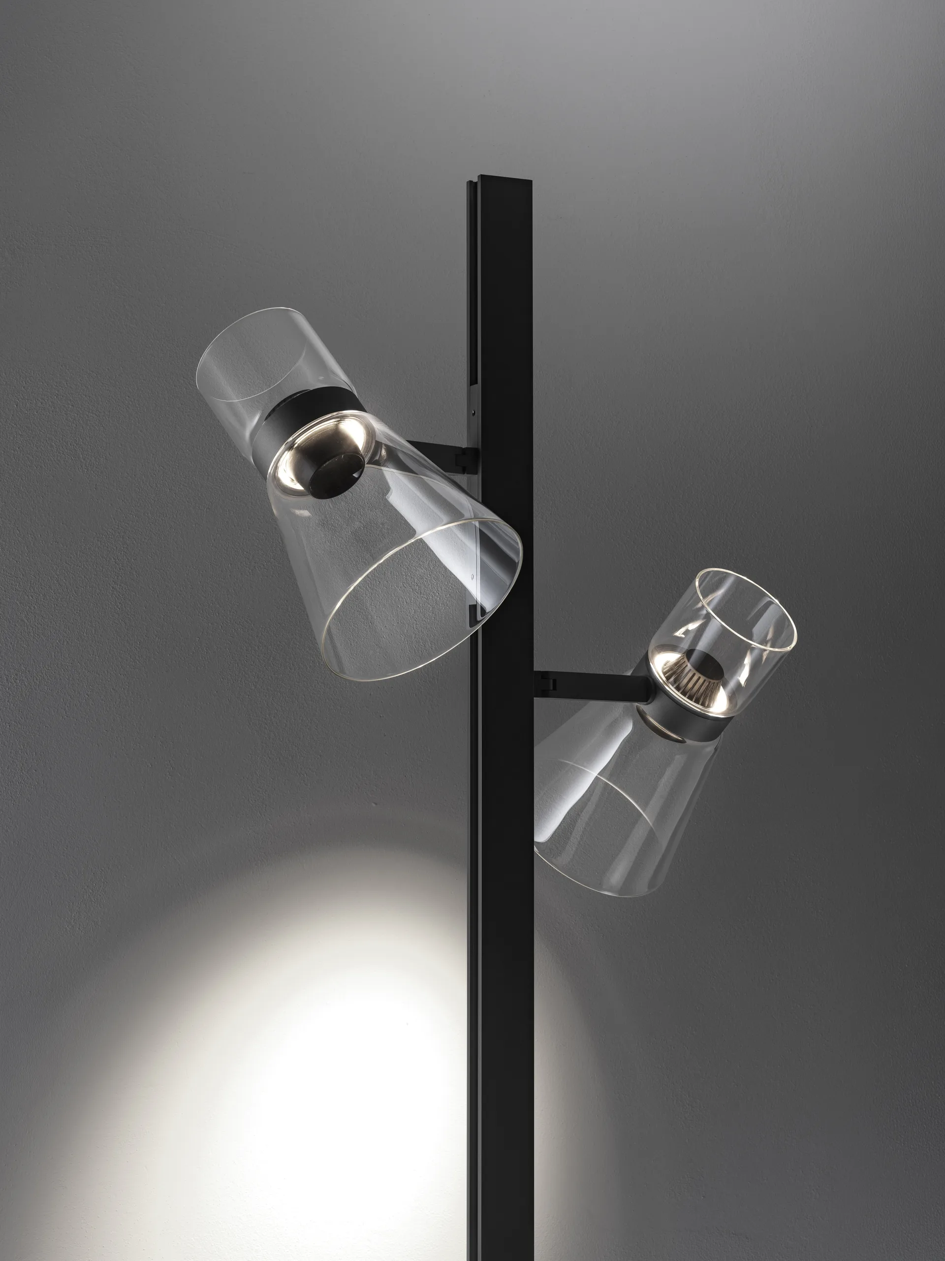 Nocturne F2 cone lattiavalaisin – musta,  Flos