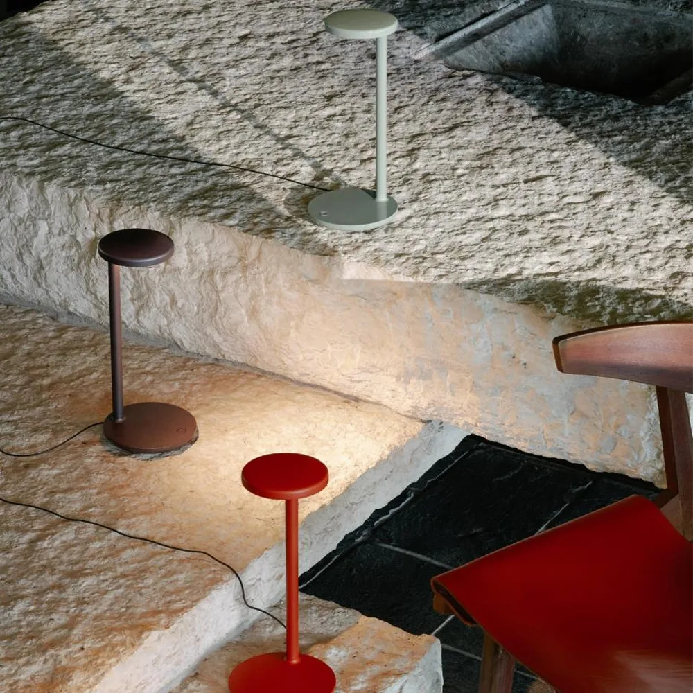 Oblique pöytälamppu, Ruskea Flos