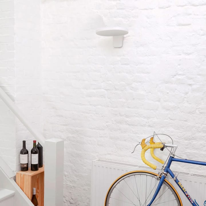 Oplight W1 seinävalaisin, Musta Flos