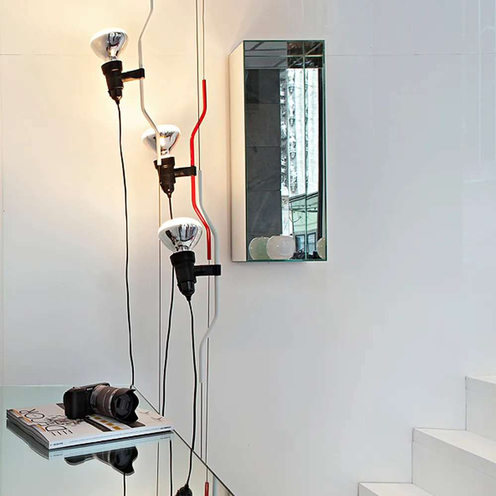 Parentesi lattiainen ja kattolamppu, Nikkeli Flos