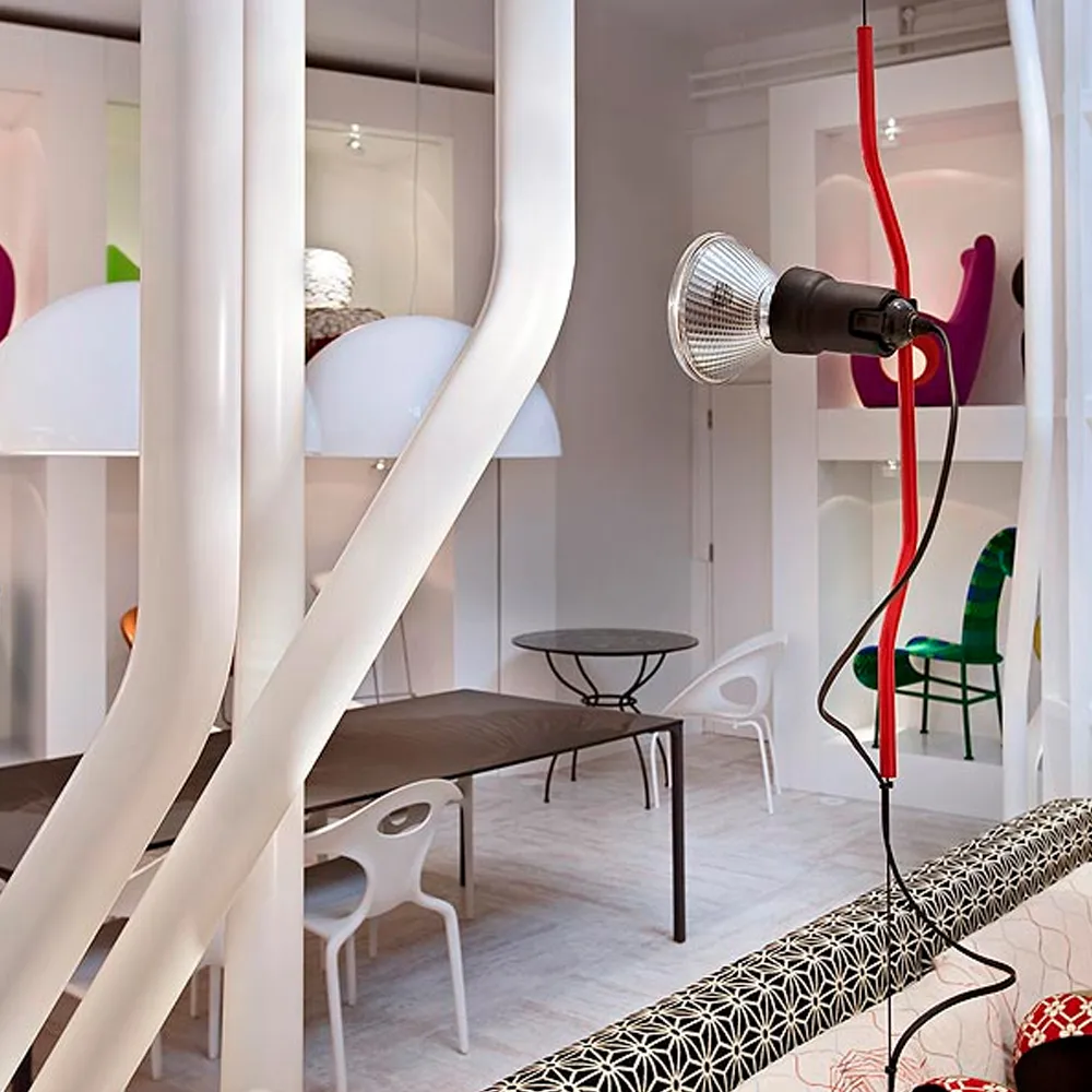 Parentesi lattiainen ja kattolamppu, Valkoinen Flos