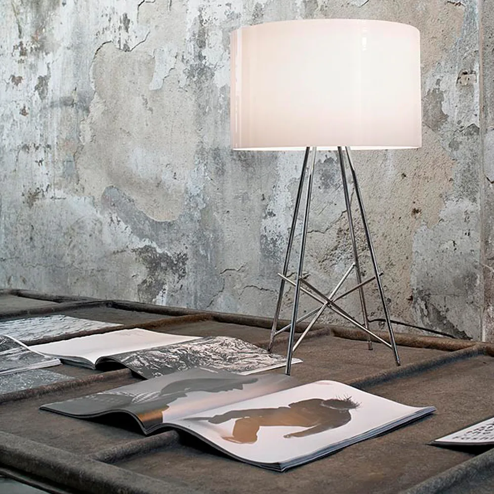 Ray T pöytälamppu, Musta kromi Flos