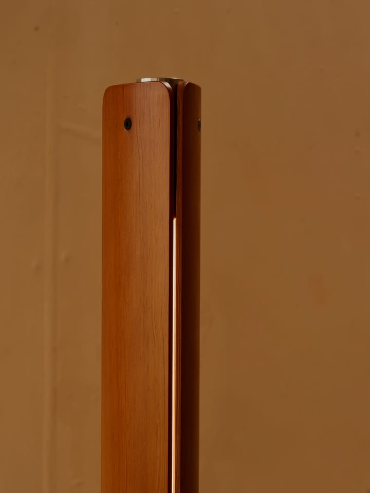 Seki-han lattiavalaisin 226 cm, Heat treatened ash-black metal Flos