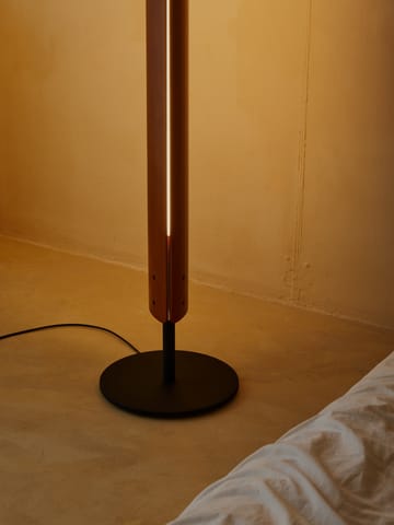 Seki-han lattiavalaisin 226 cm - Heat treatened ash-black metal - Flos