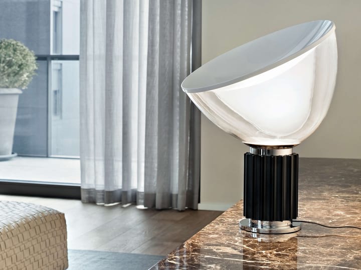 Taccia PMMA pöytälamppu, Musta LED-lamppu Flos