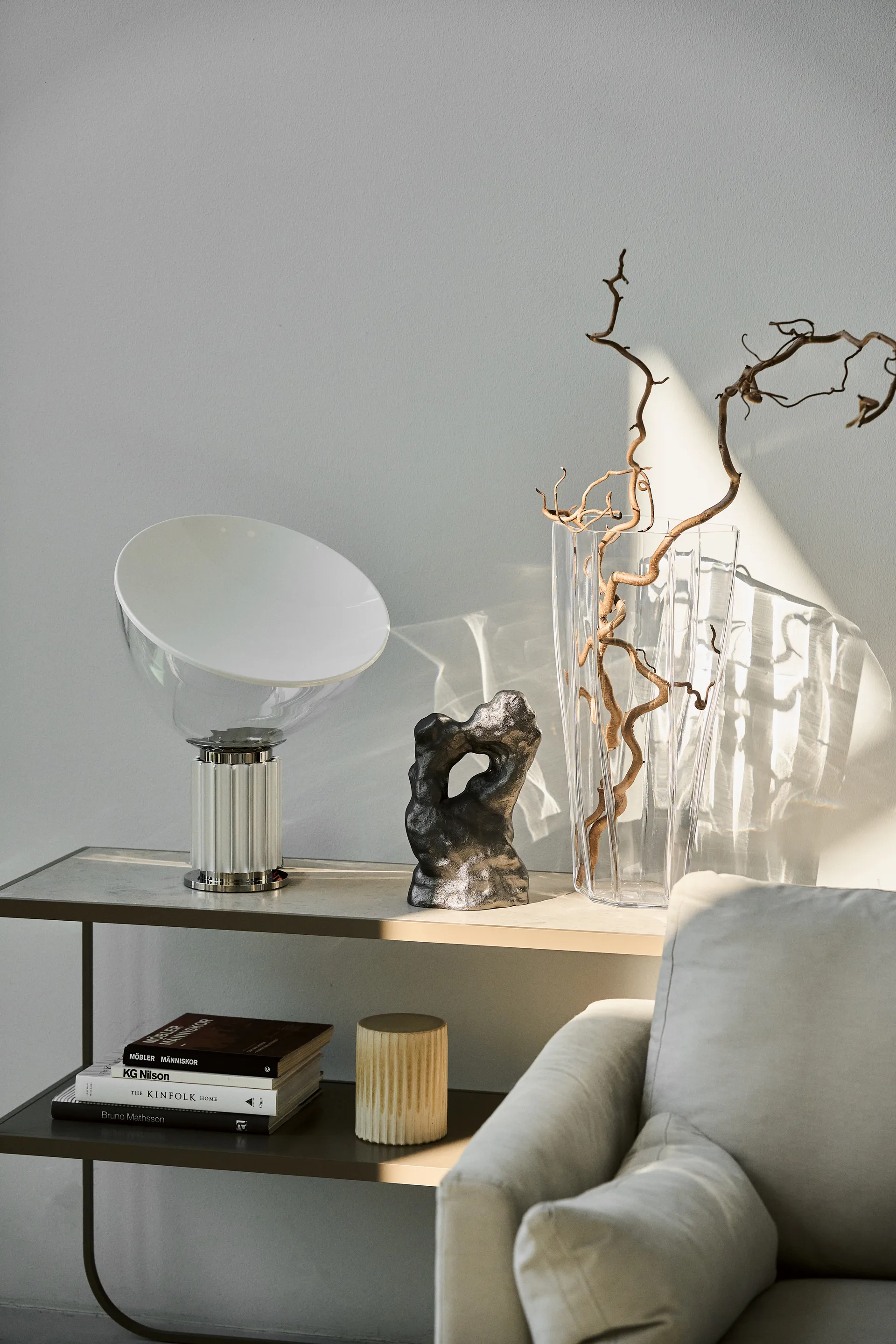 Taccia Small pöytälamppu LED 48,5 cm, Hopea lasikupu Flos