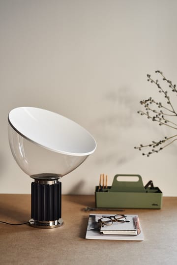 Taccia Small pöytälamppu LED 48,5 cm - Musta lasikupu - Flos