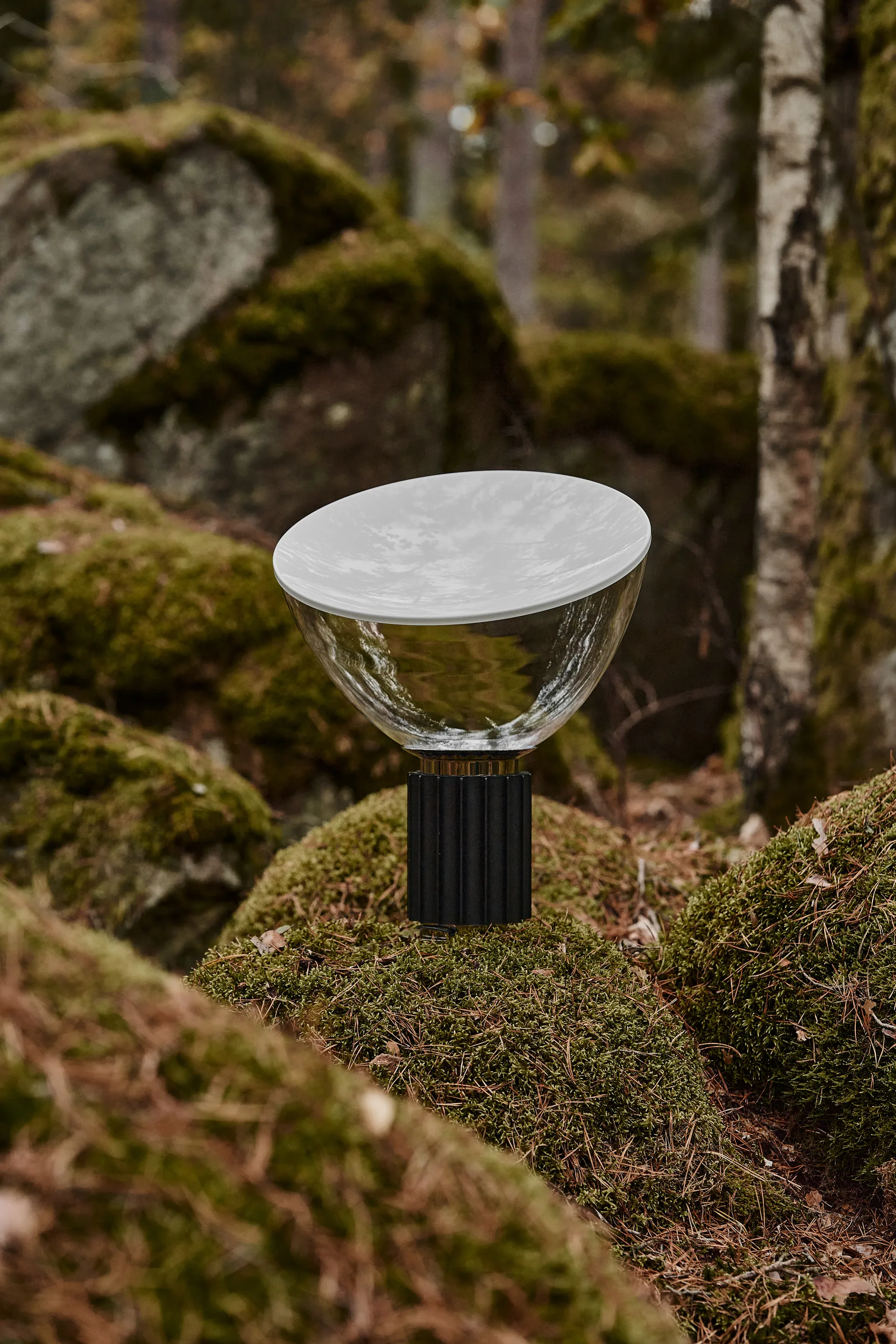 Taccia Small pöytälamppu LED 48,5 cm, Musta lasikupu Flos