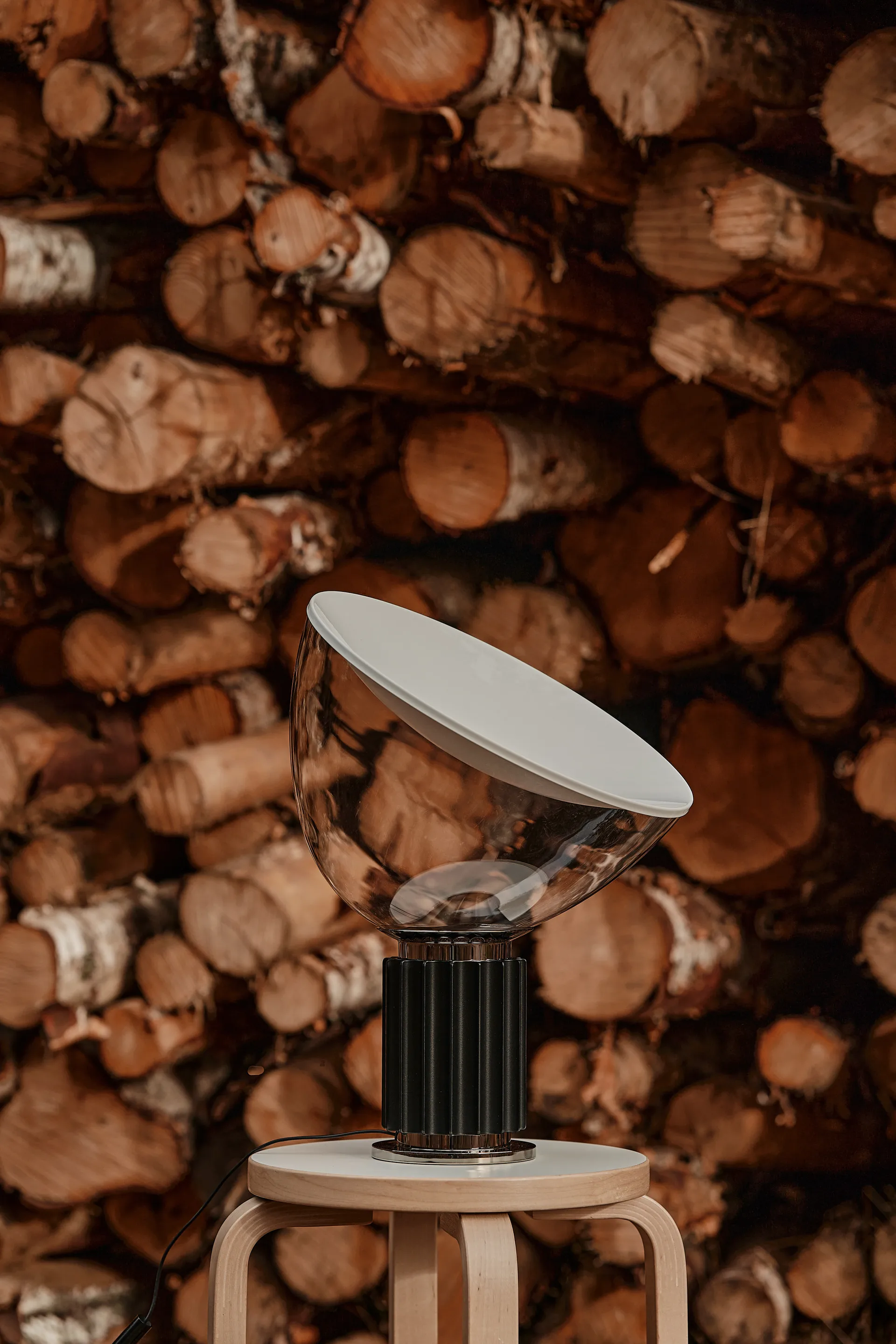 Taccia Small pöytälamppu LED 48,5 cm, Musta lasikupu Flos