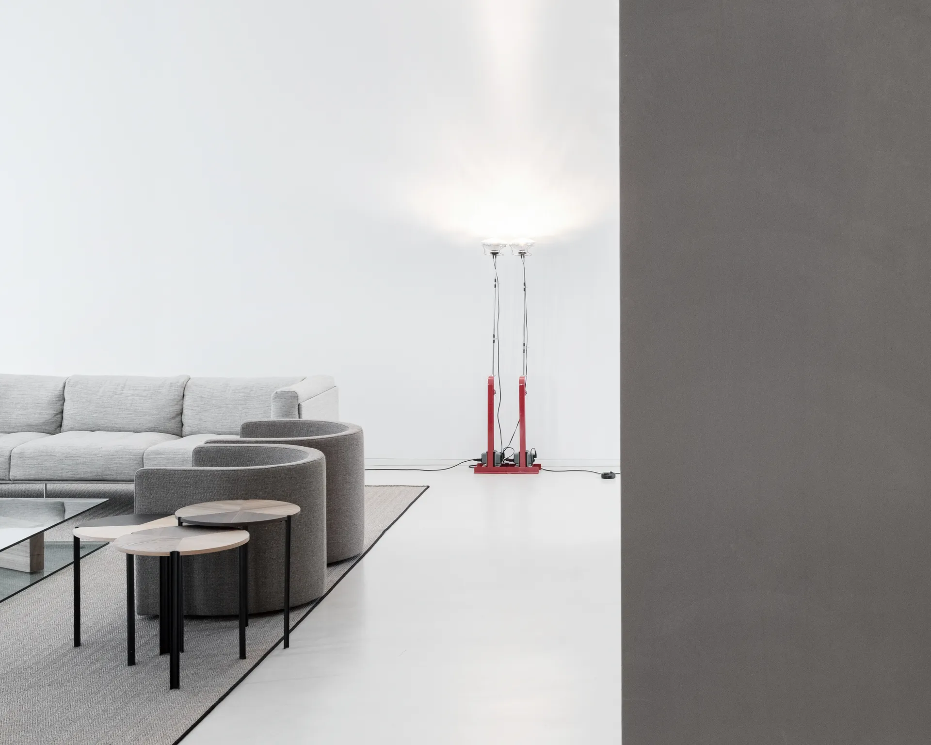 Toio LED-lattiavalaisin – punainen (EU),  Flos